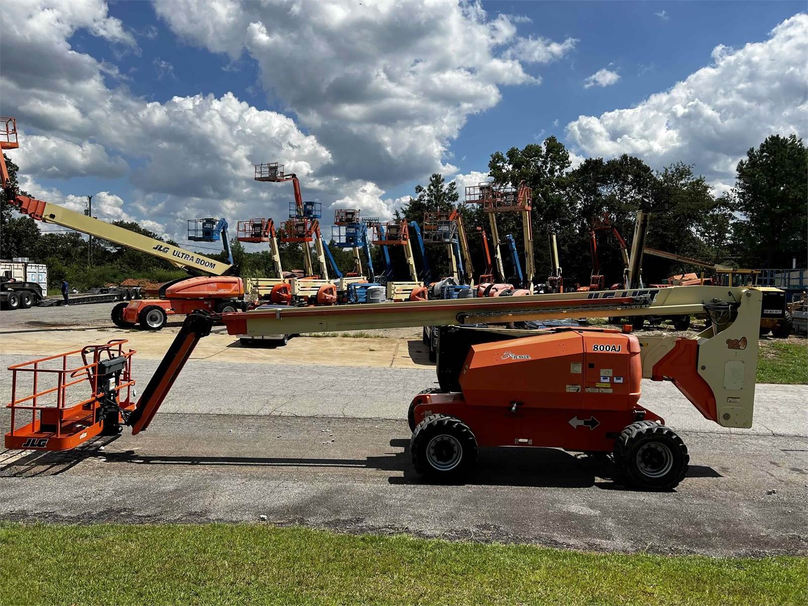 2018 JLG 800AJ Articulating Boom Lift