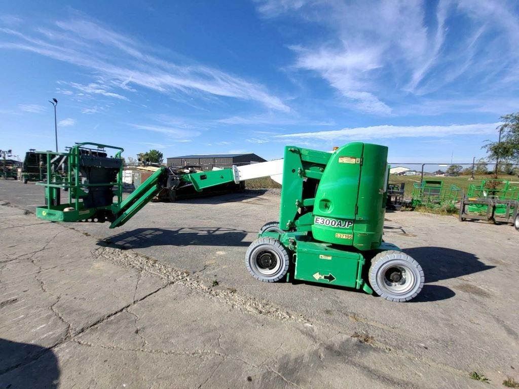 2013 JLG E300AJP Articulating Boom Lift