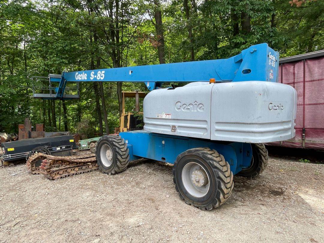 2002 Genie Telescopic Boom Lift