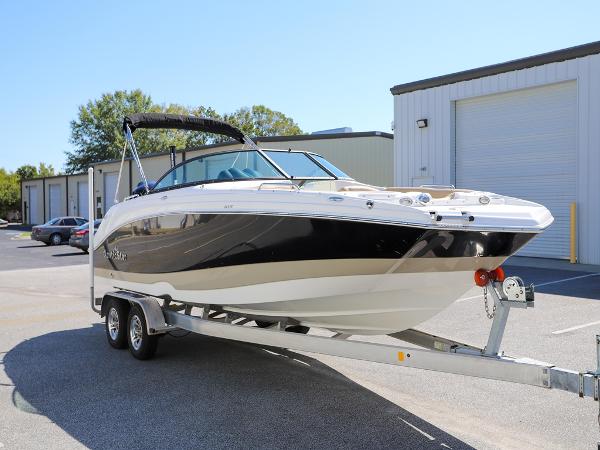 2019 NauticStar 243DC Sport Deck