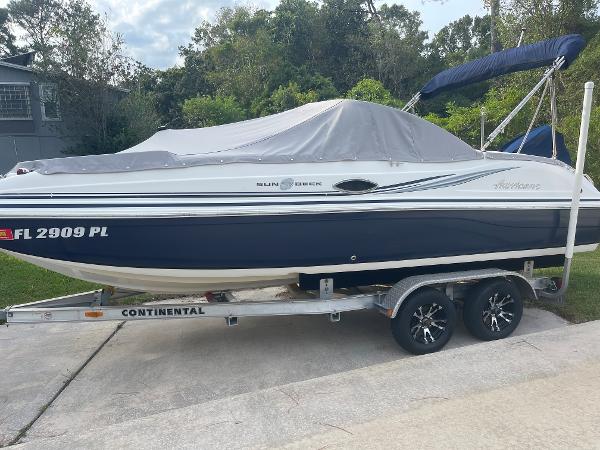 2013 Hurricane SunDeck 217 OB