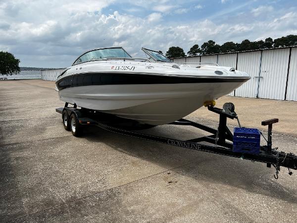 2004 Crownline 240 EX