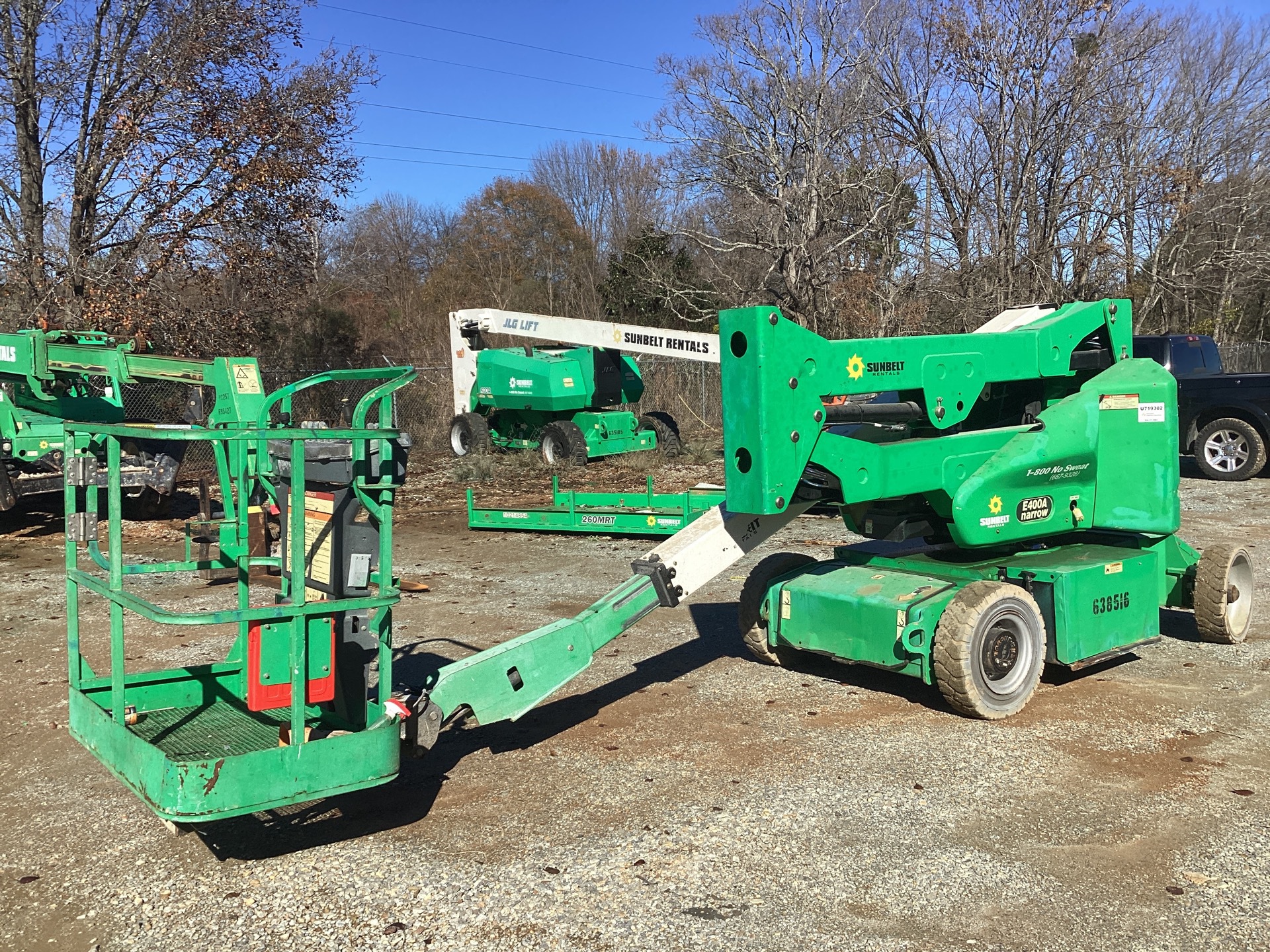 2014 JLG E400AN 2WD Articulating Boom Lift