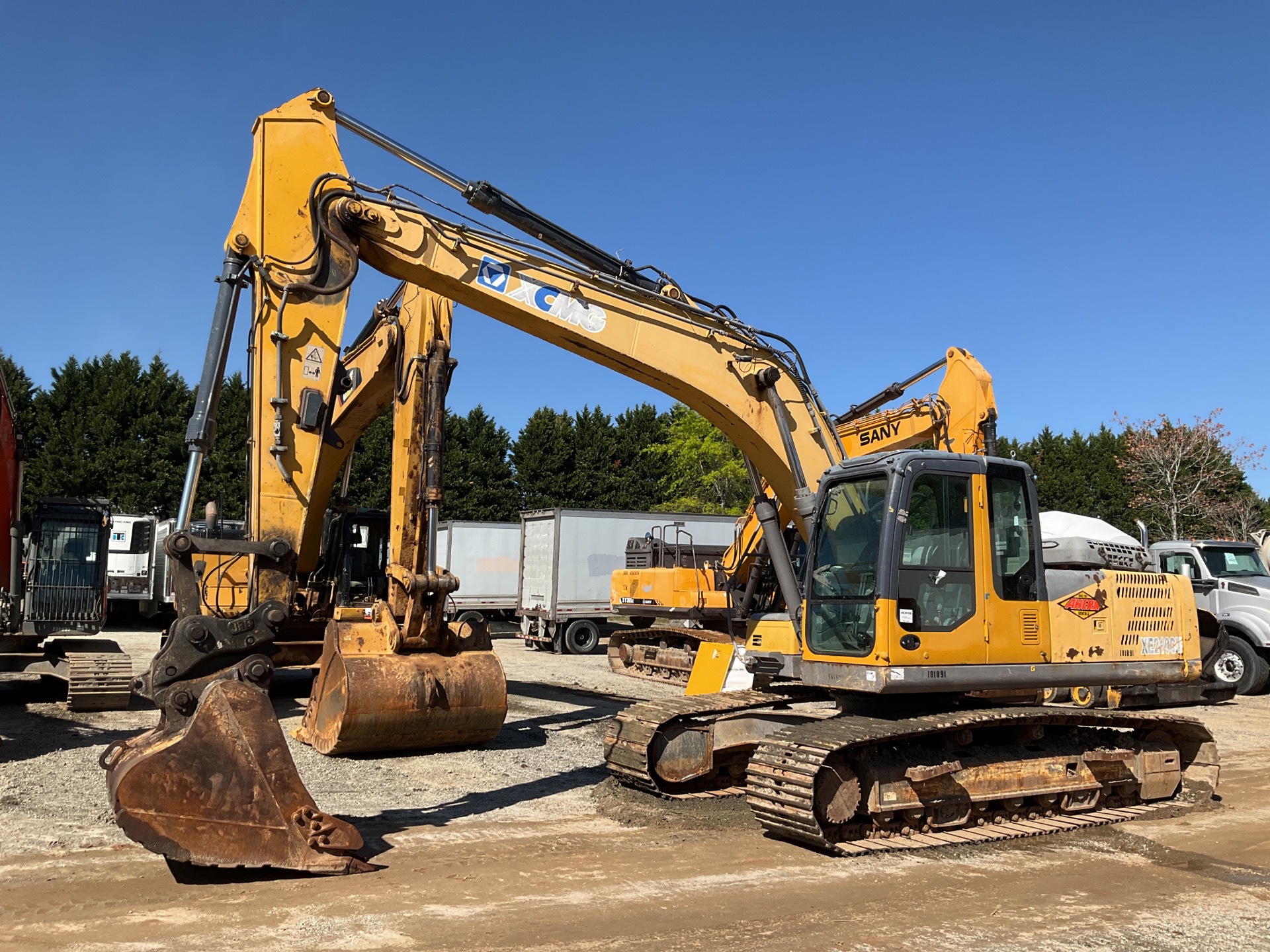 2014 XCMG XE210CU Tracked Excavator