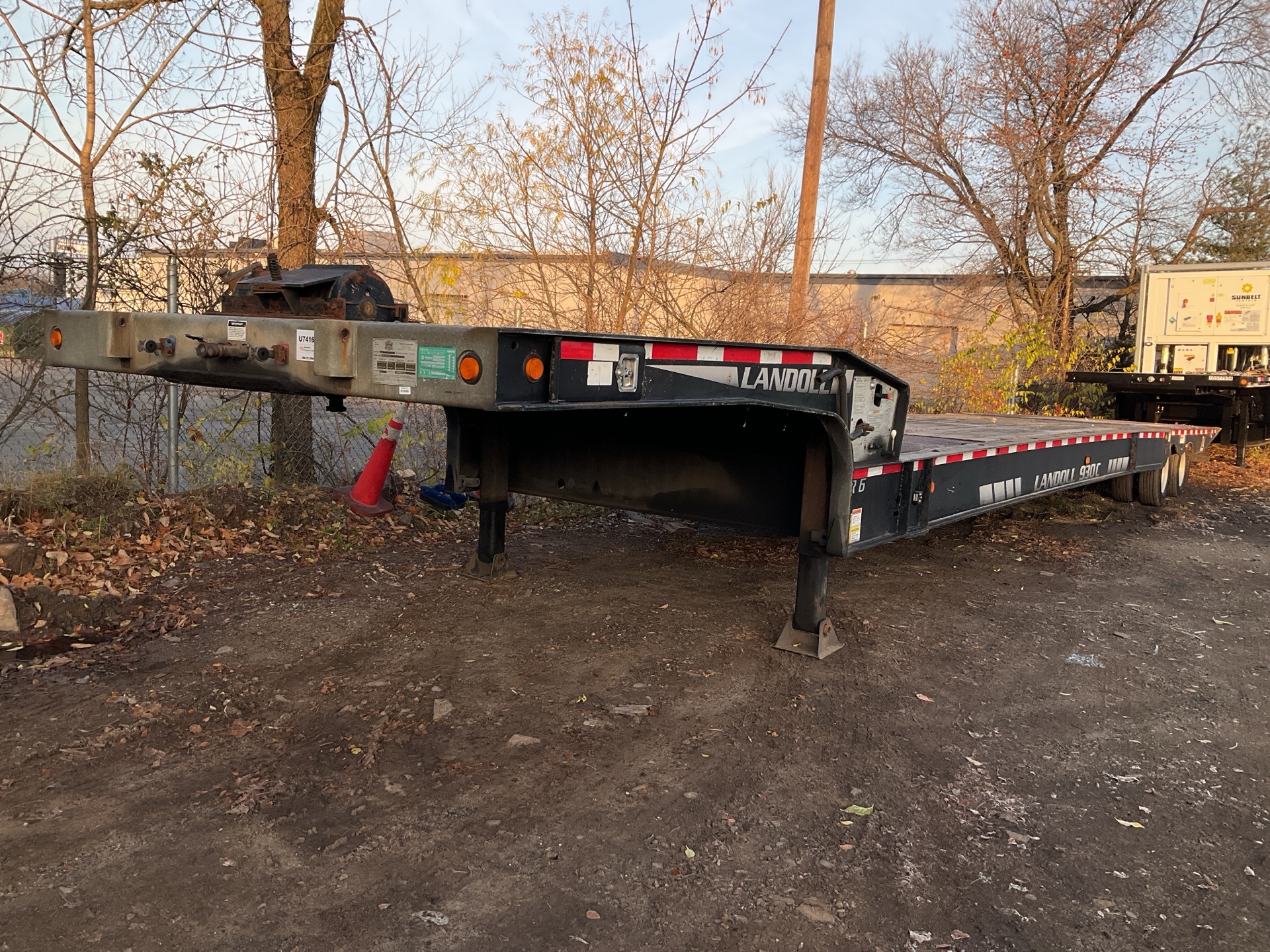 2013 Landoll  42 ft T/A Hydraulic Tail Trailer