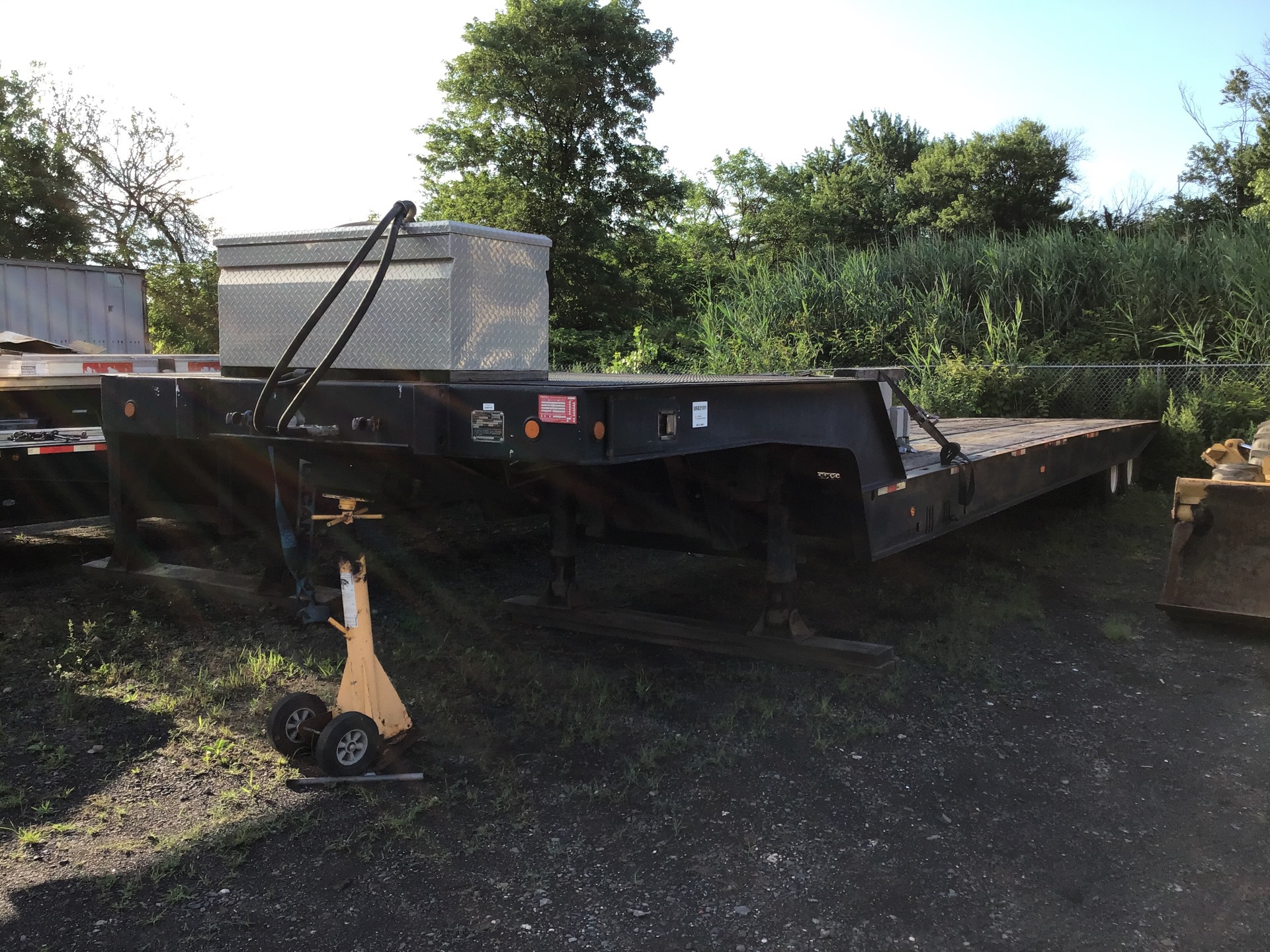 1997 Landoll T/A Hydraulic Tail Trailer