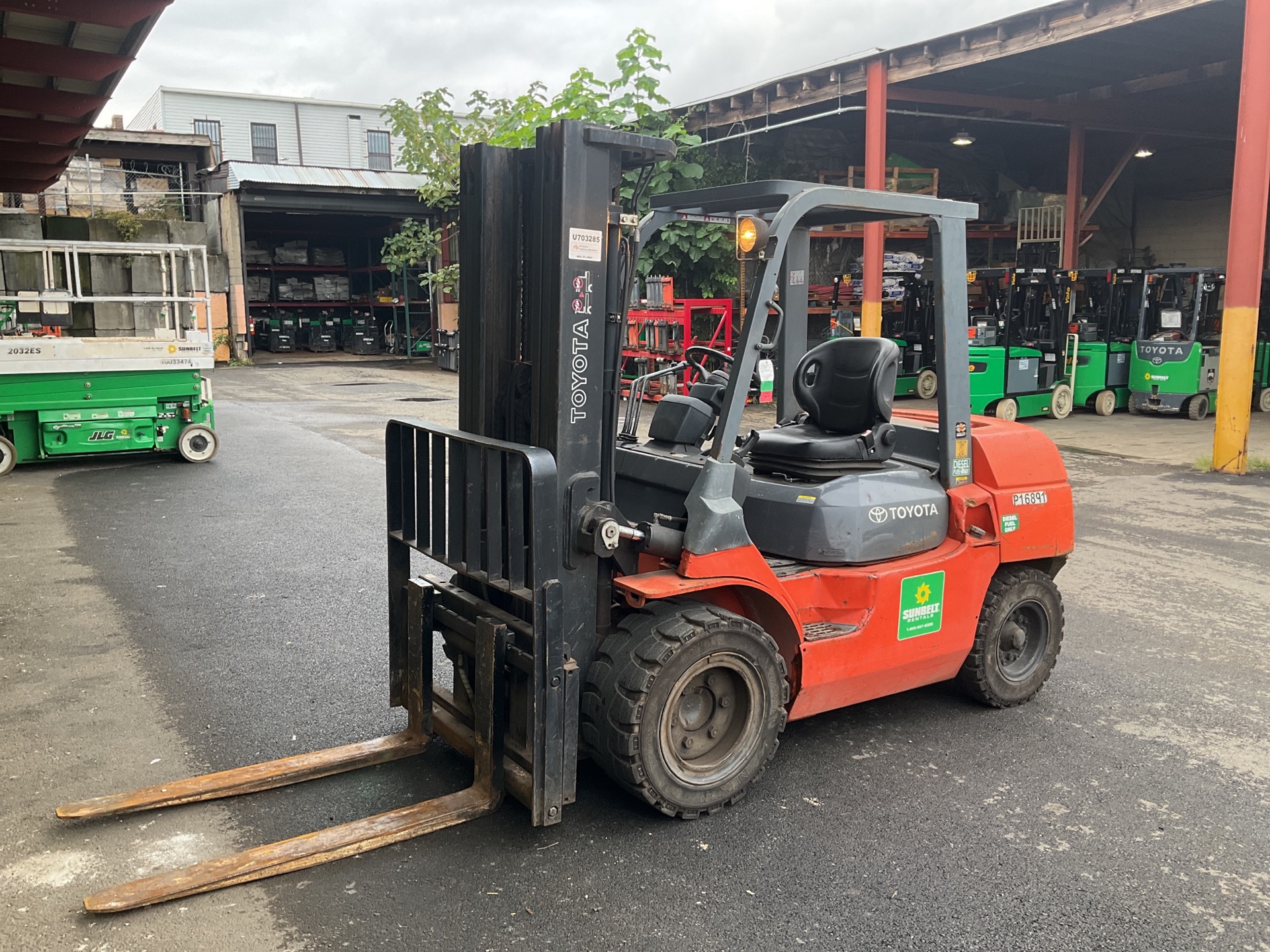 2013 Toyota 7FDU35 7000 lb Cushion Tire Forklift