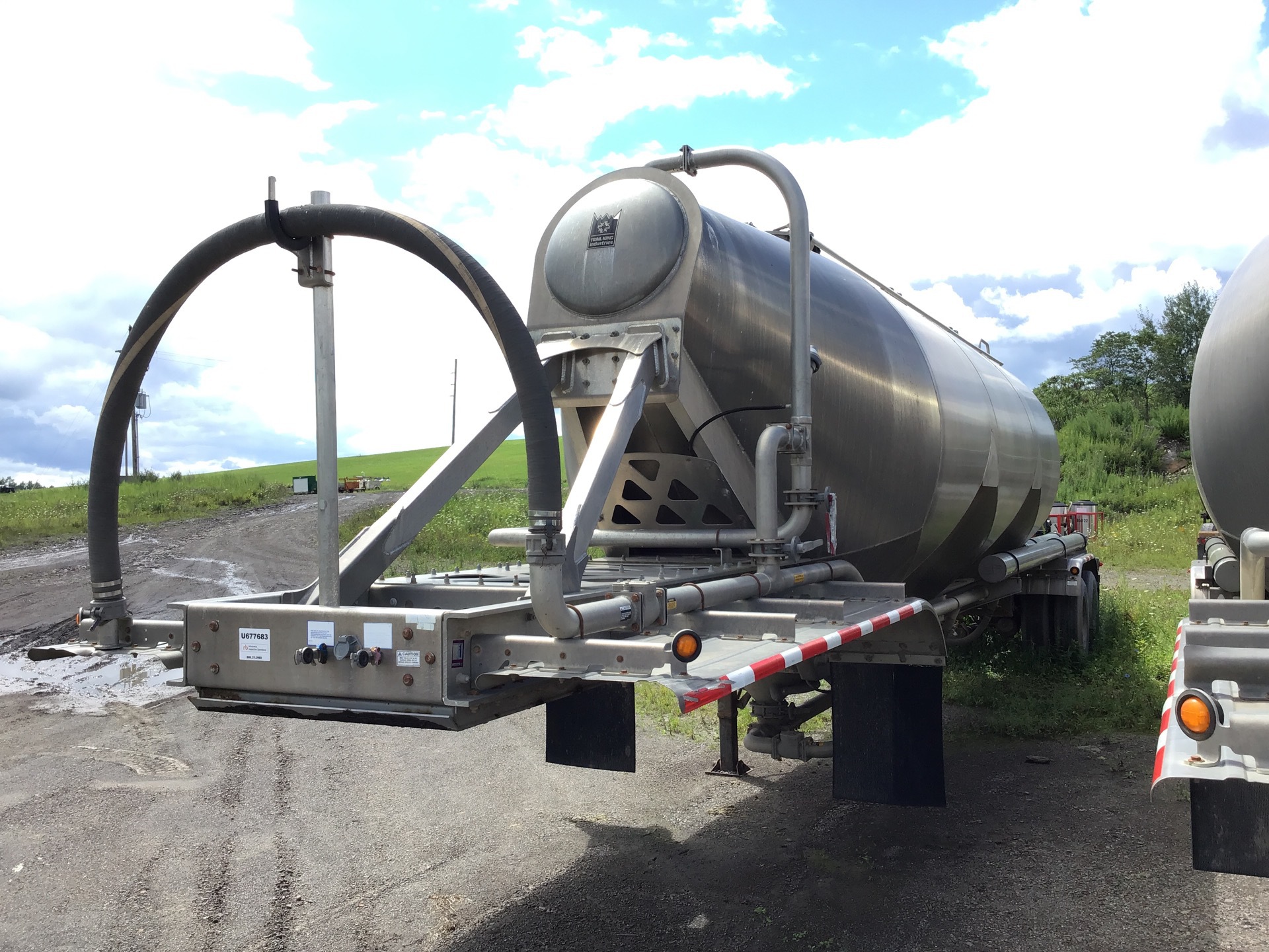 2015 Trail King  T/A Pneumatic Bulk Trailer