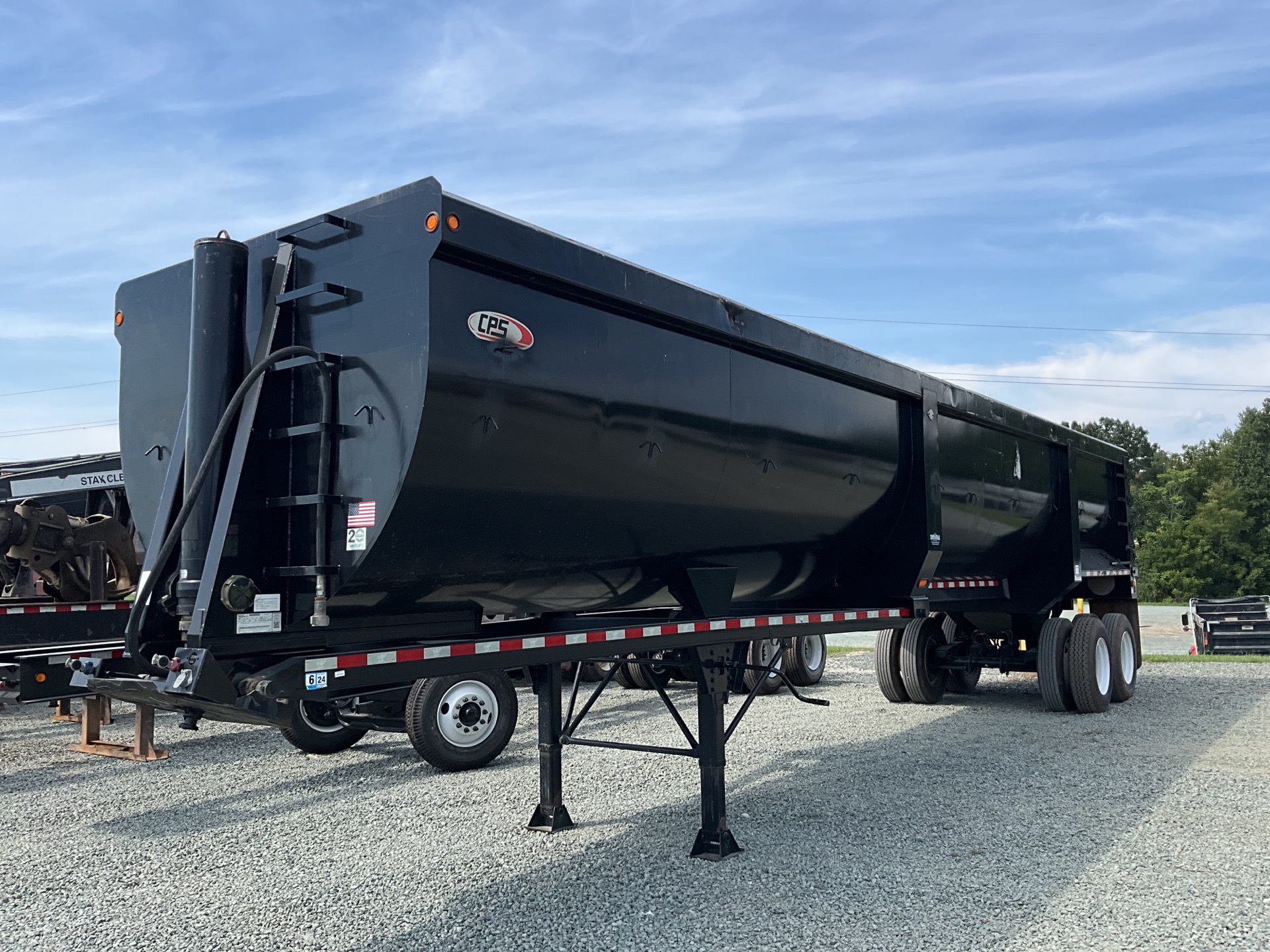 2019 Manac 4H240A600 40 ft T/A End Dump Trailer