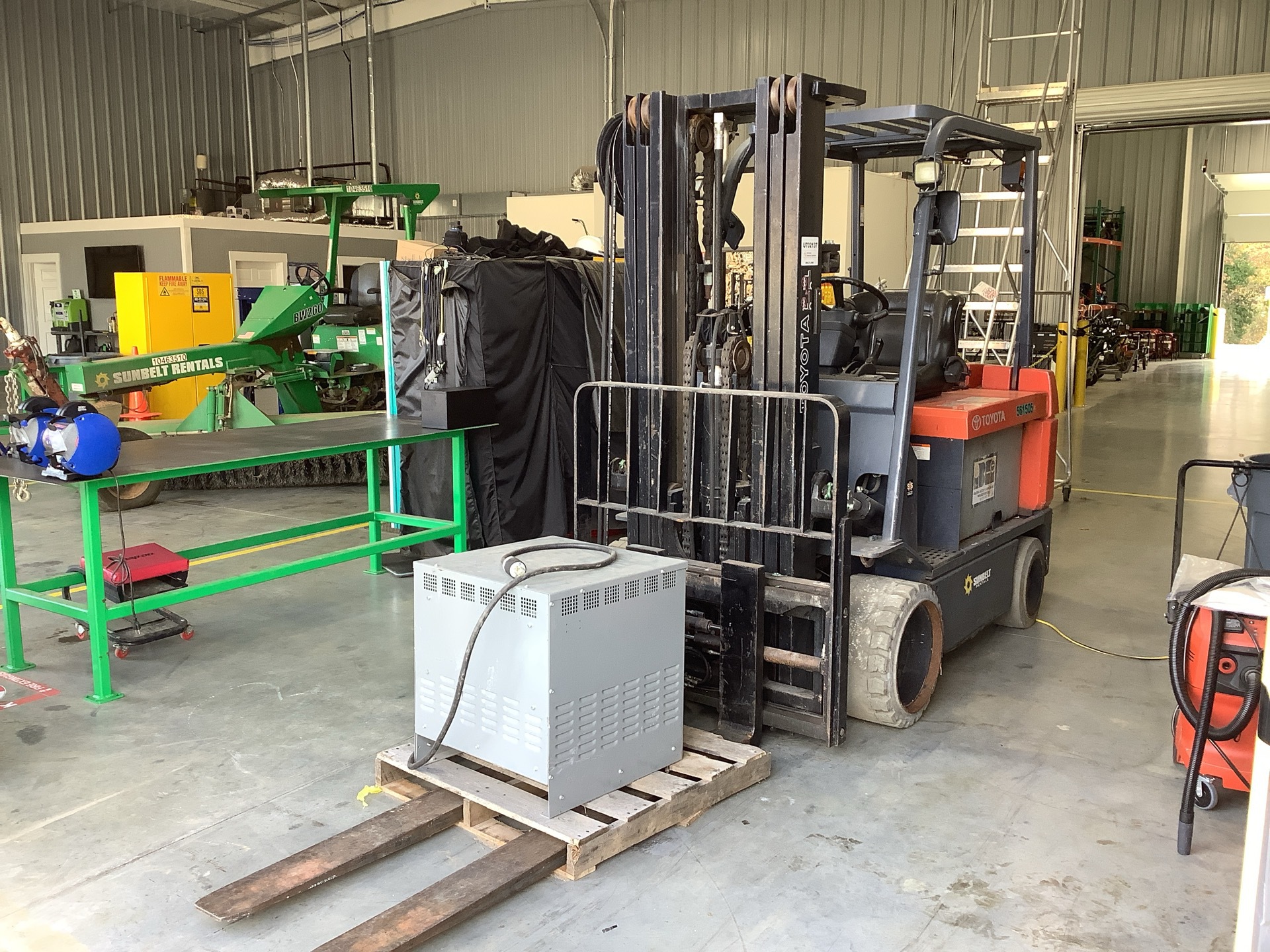 2013 Toyota 7FBCU45 10000 lb 4x2 Electric Forklift