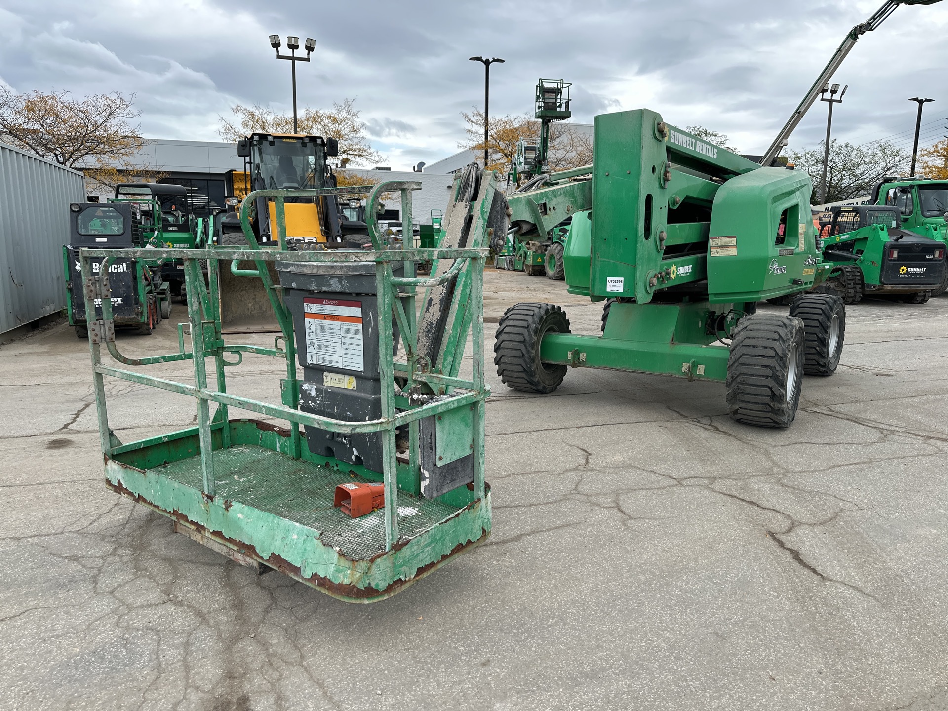 2015 JLG 450AJ 4WD Dual Fuel Articulating Boom Lift