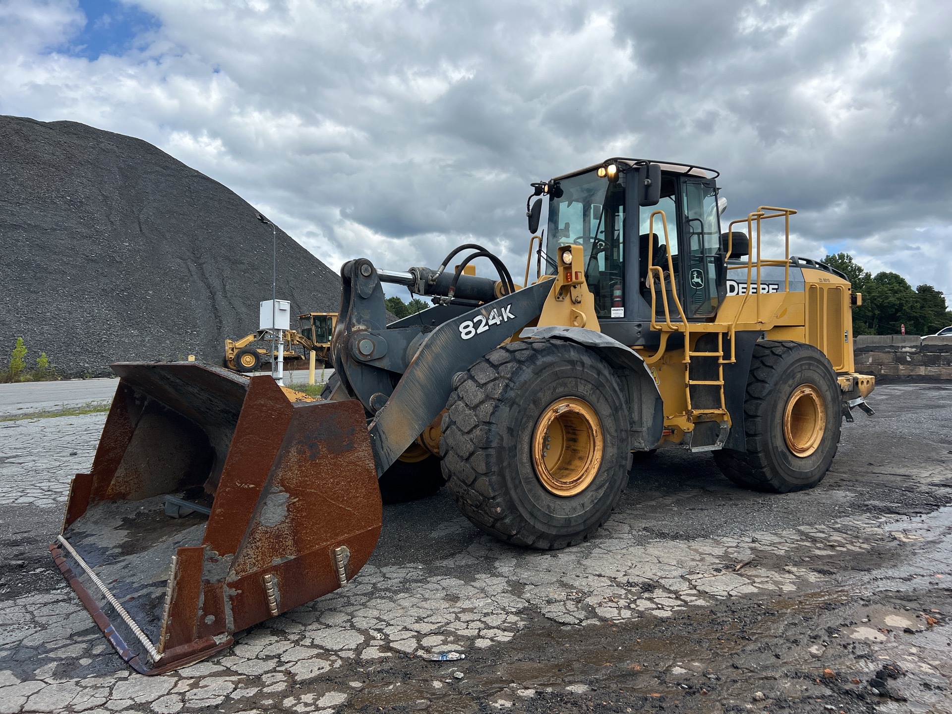 2012 John Deere 824K Wheel Loader