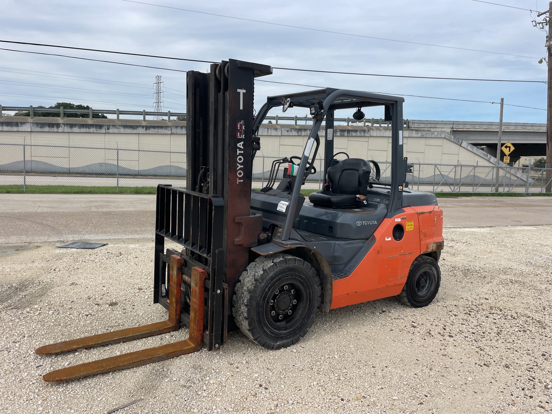 2018 Toyota 8FG45U 8500 lb Pneumatic Tire Forklift