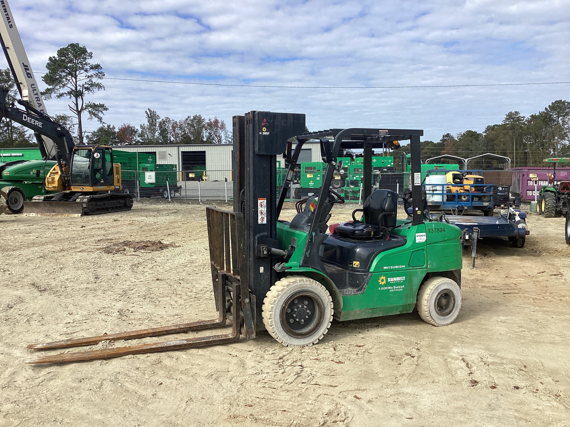 2014 Mitsubishi FG30N 4200 lb Pneumatic Tire Forklift