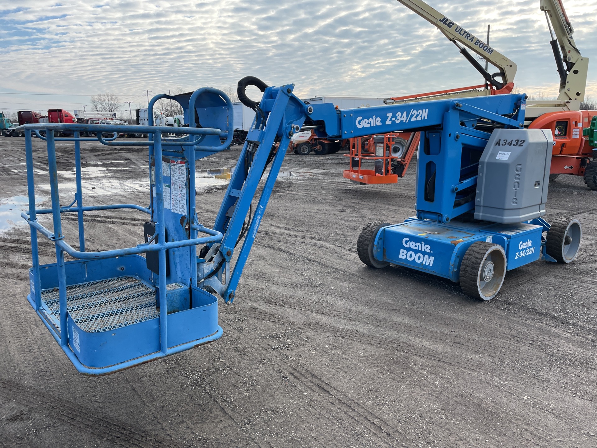 2017 Genie Z-34/22N 2WD Electric Articulating Boom Lift