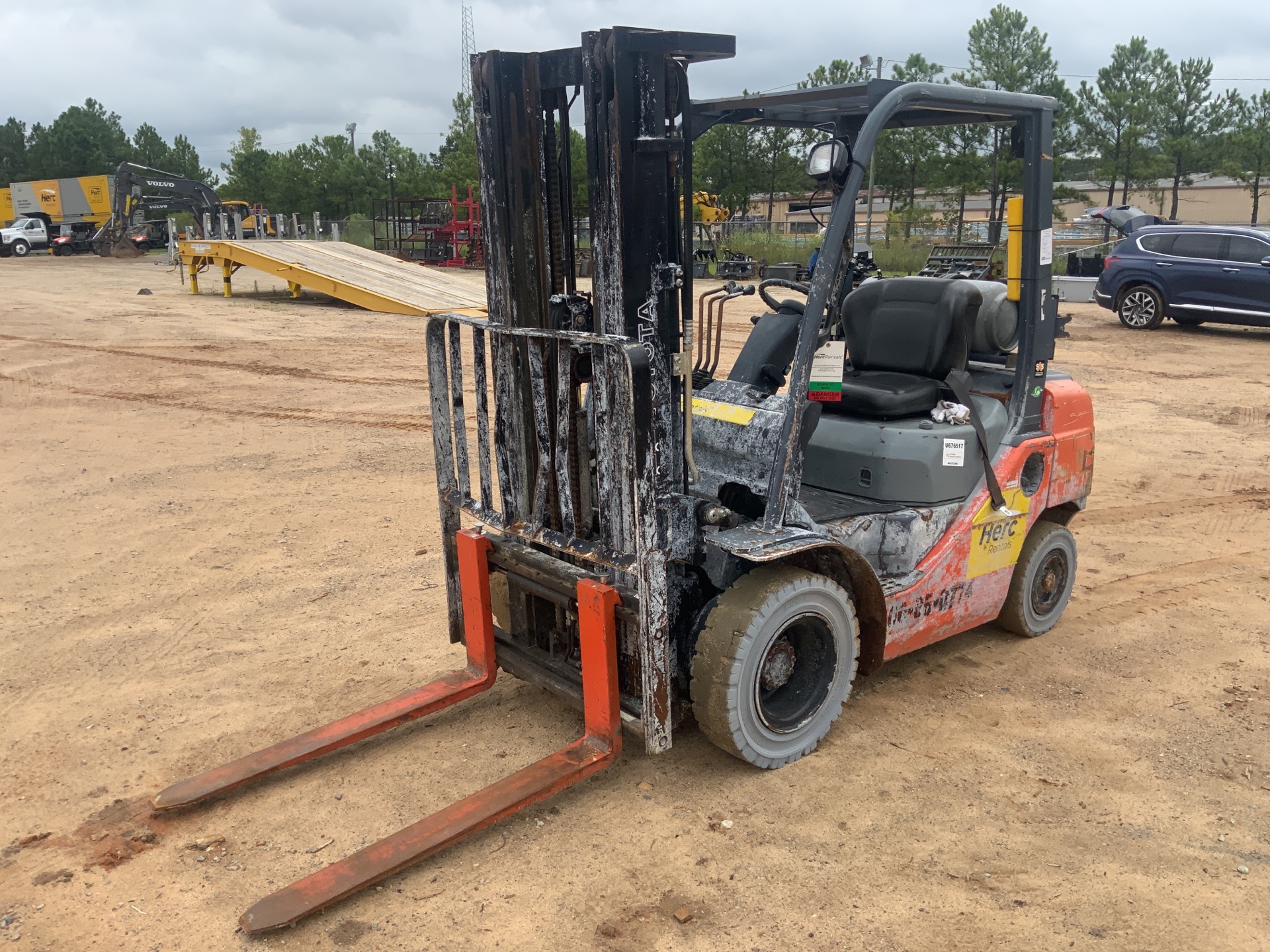 2015 Toyota 8FGU25 4500 lb Pneumatic Tire Forklift