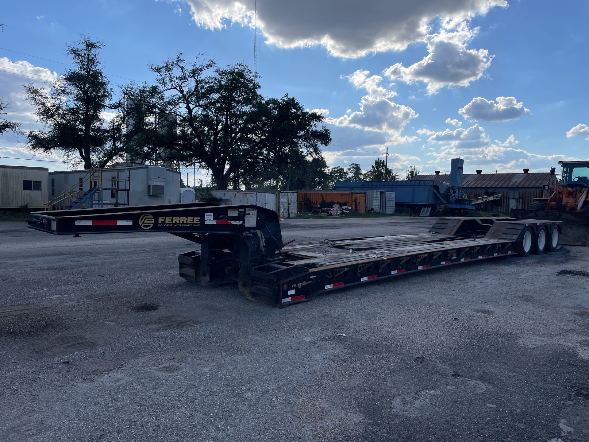 2001 Ferree LTTV-51 Tri/A Removable Gooseneck Lowboy Trailer