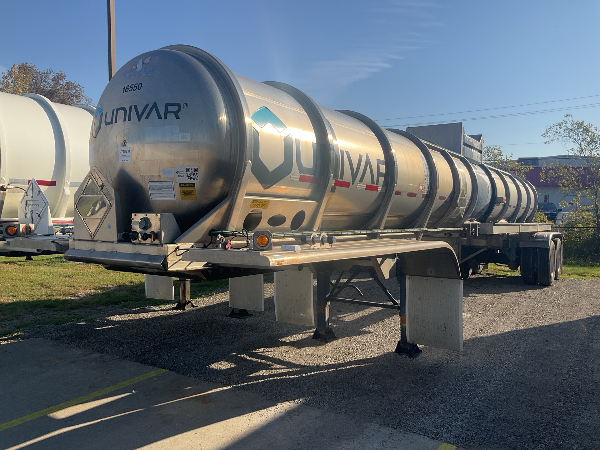 2016 Tremcar 4100 gal T/A Tanker Trailer