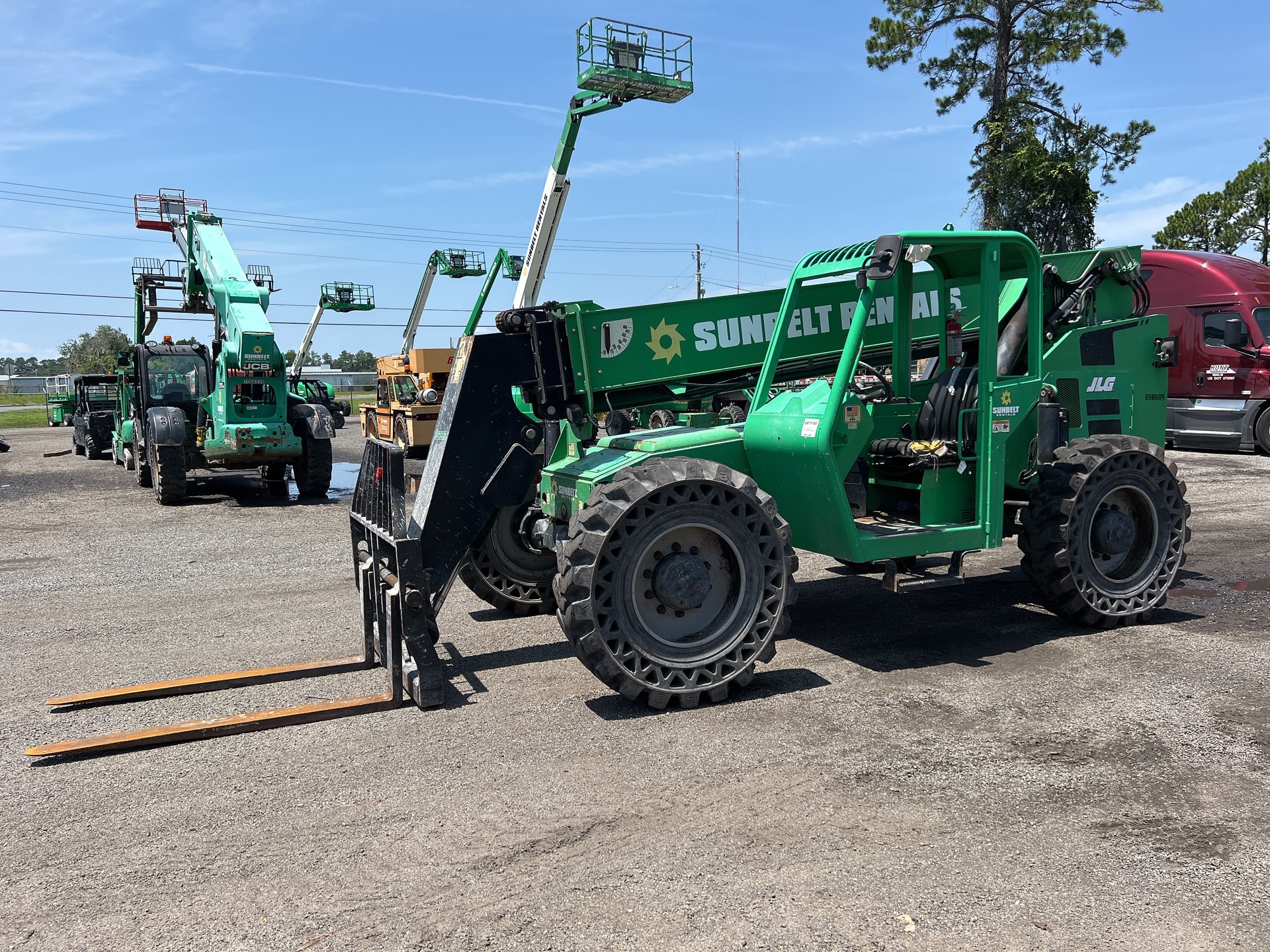 2016 SkyTrak 8042 Telehandler