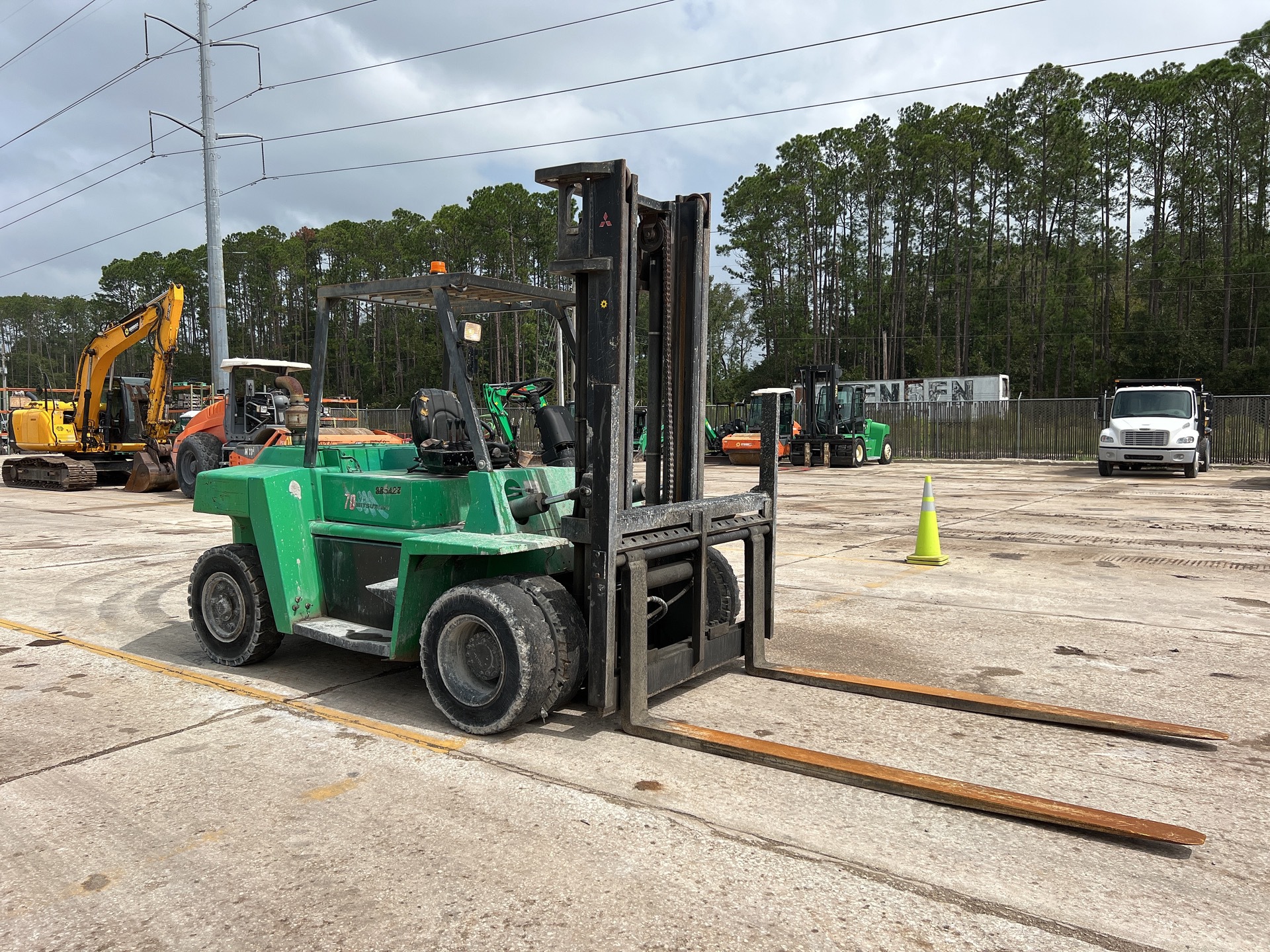 2011 Mitsubishi FD70E1-D Pneumatic Tire Forklift