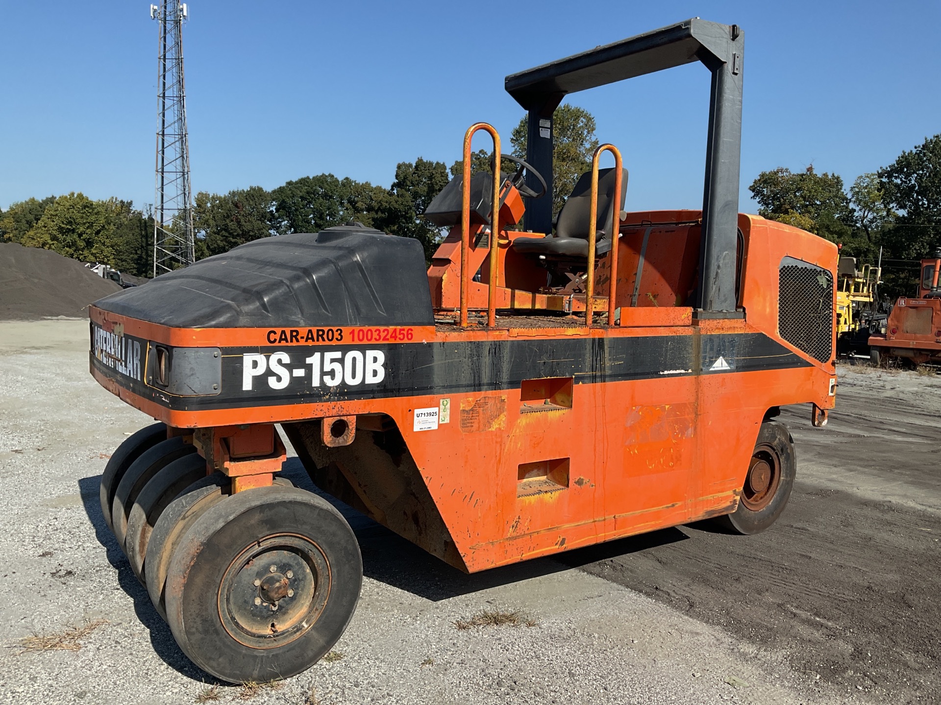 2004 Cat PS-150B 9 Wheel Pneumatic Roller