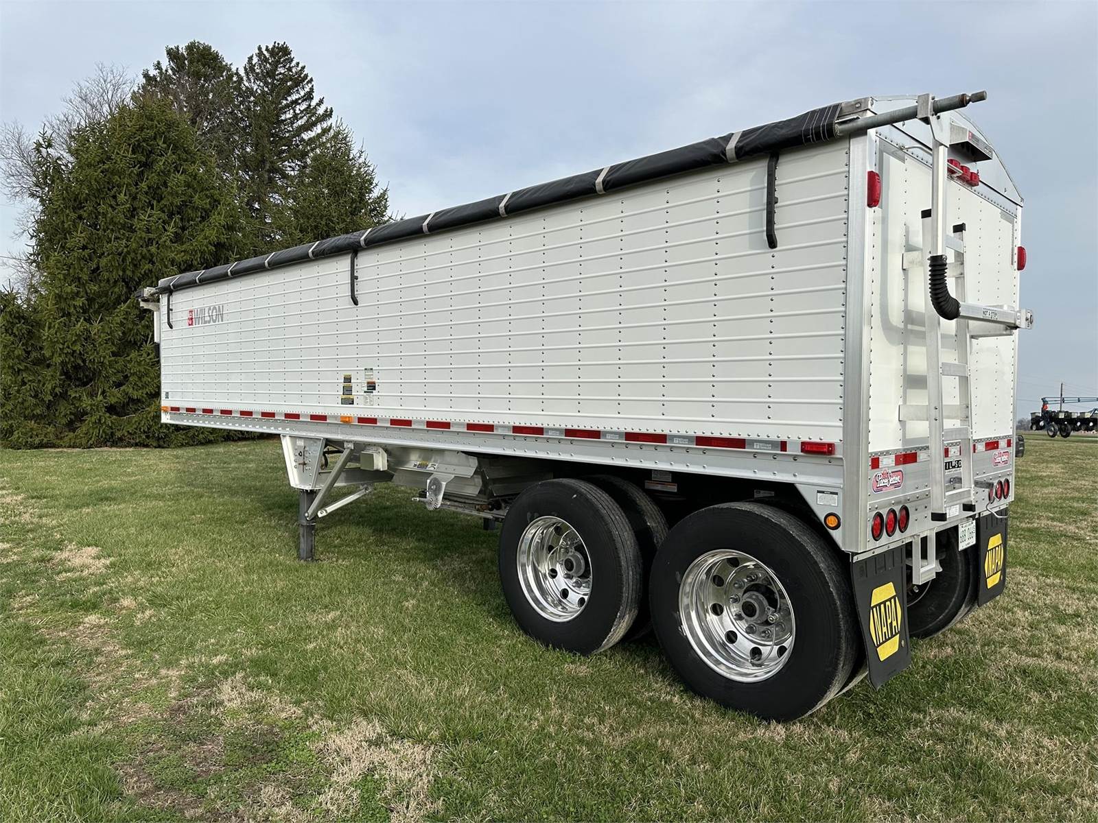 2014 Wilson 28x96 Aluminum Hopper / Grain Trailer - Air Ride