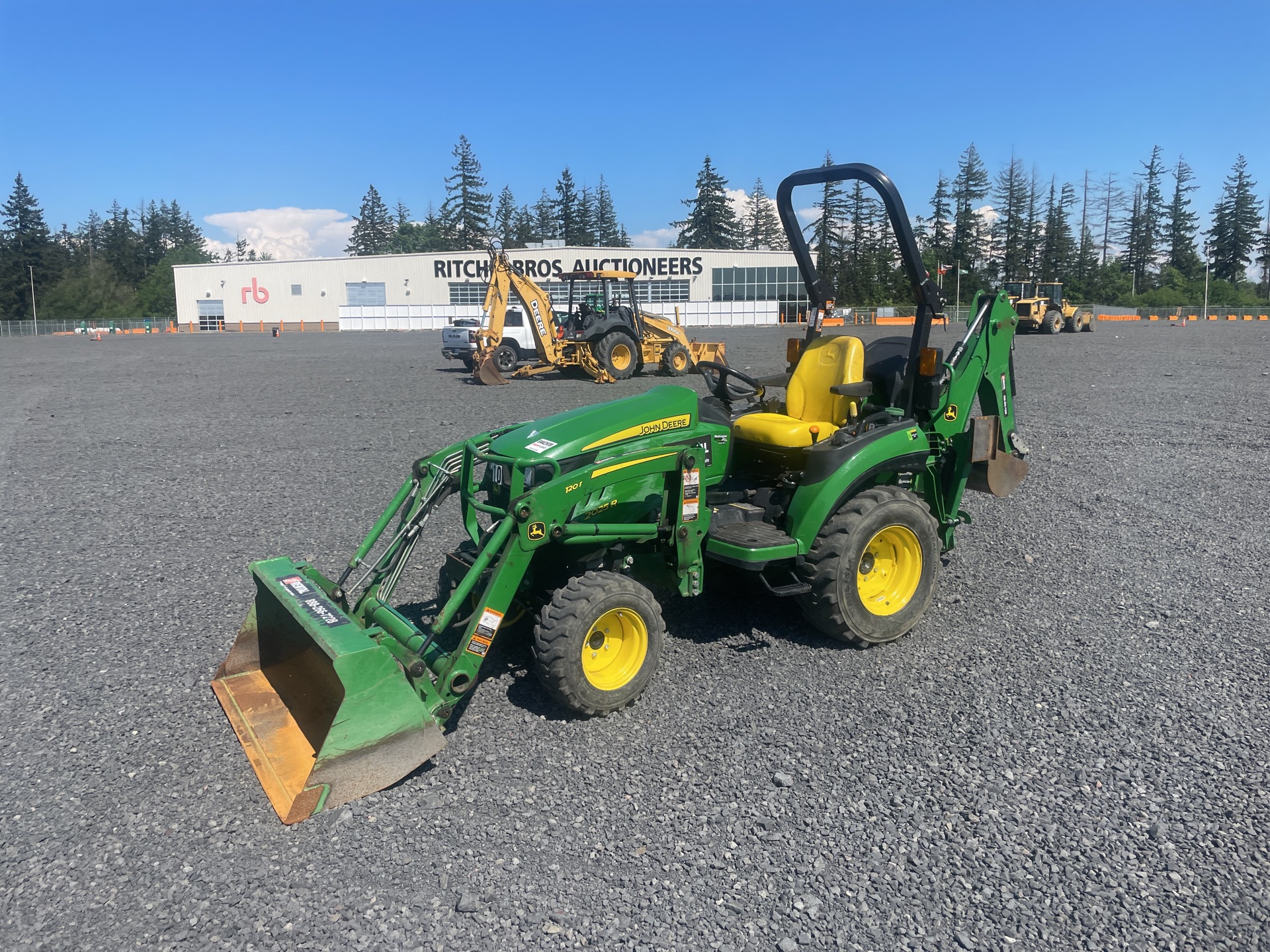 2018 John Deere 2025R 4WD Utility Tractor