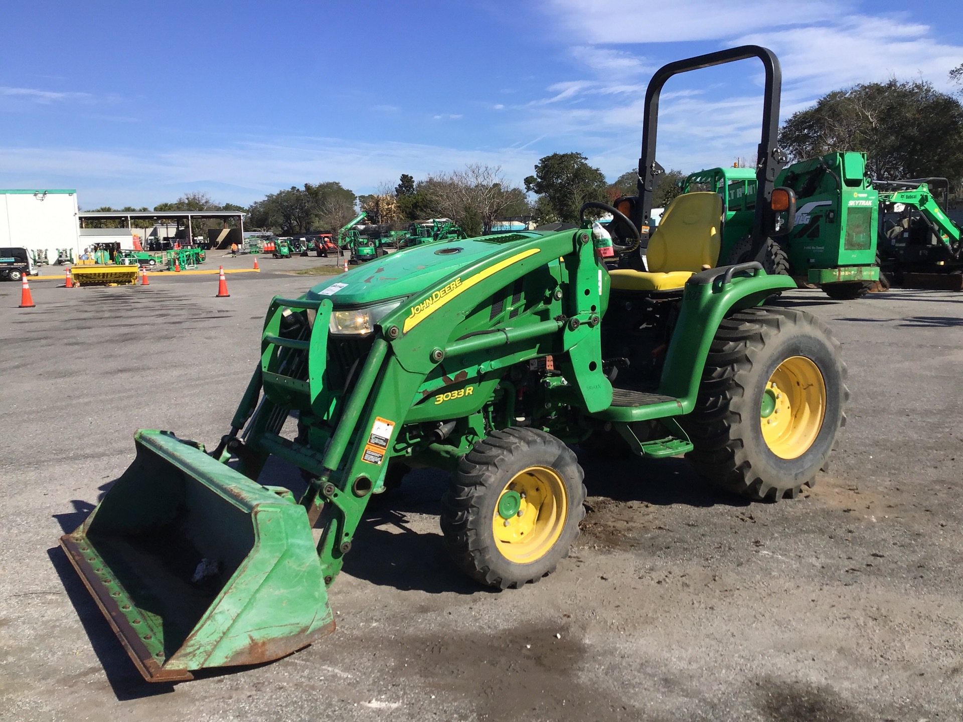 2017 John Deere 3033R 4WD Utility Tractor