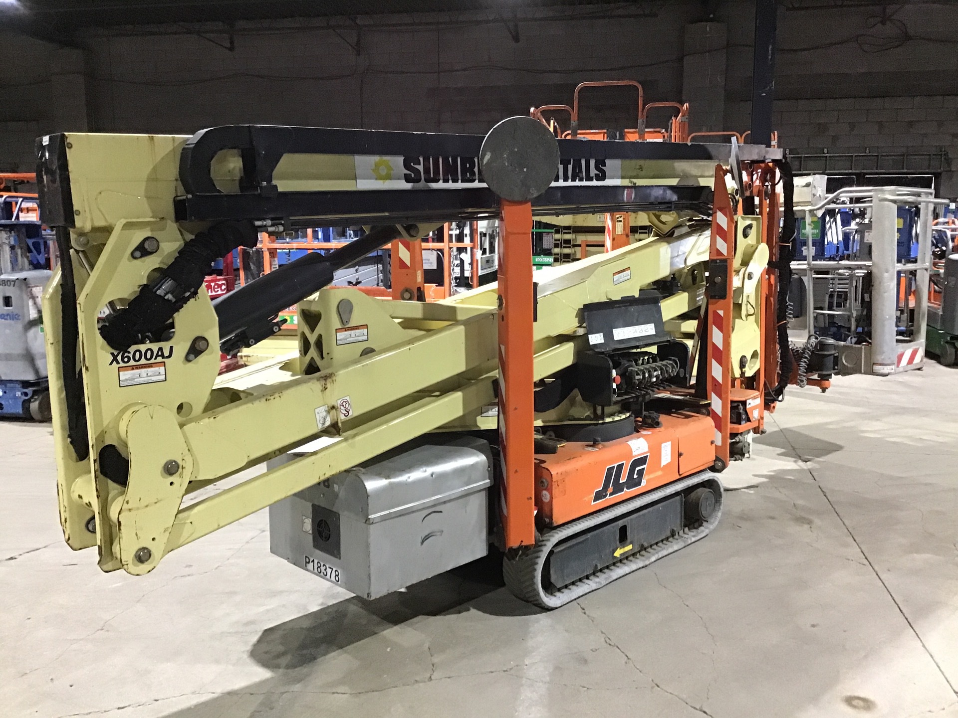 2014 JLG X600AJ Crawler Articulating Boom Lift