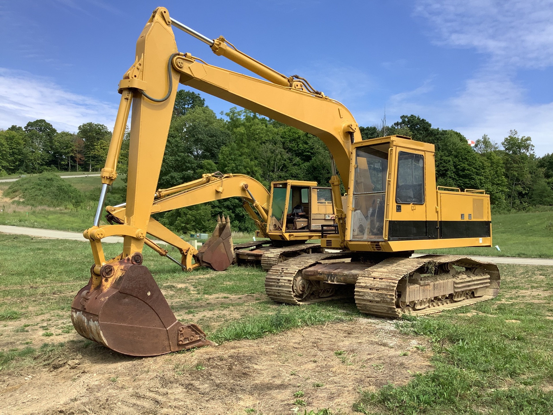 1985 Cat 215 Tracked Excavator