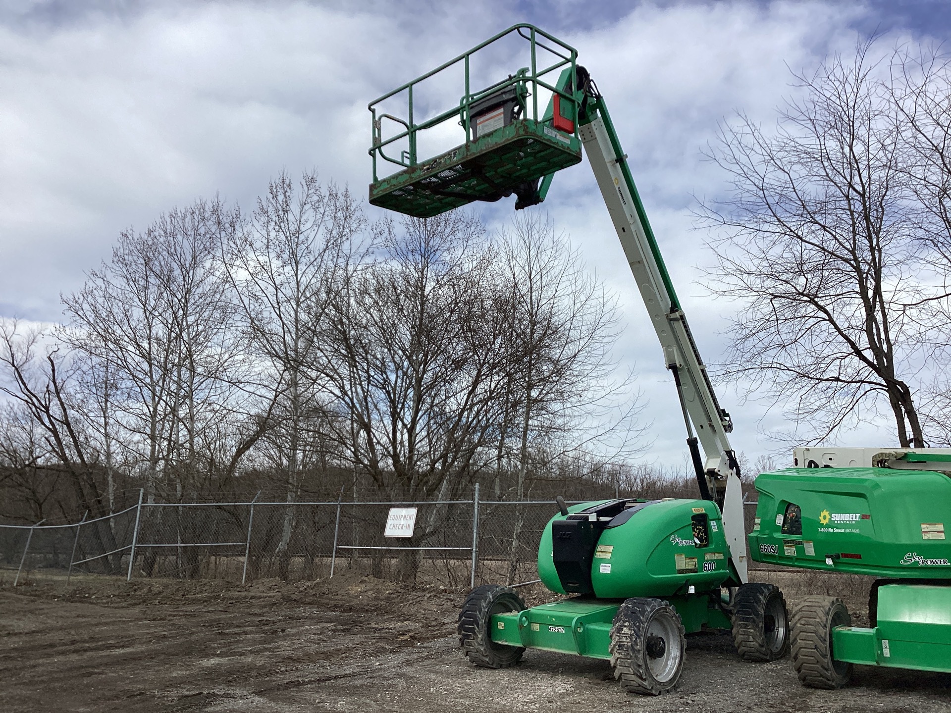 2012 JLG 600AJ 4WD Diesel Articulating Boom Lift