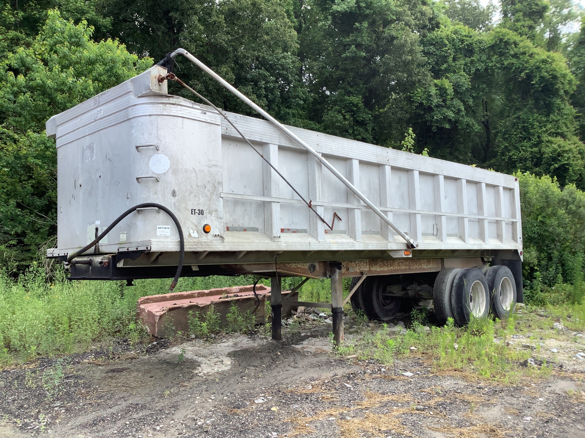 1995 Montone AD28285454 27 ft 5 in T/A End Dump Trailer