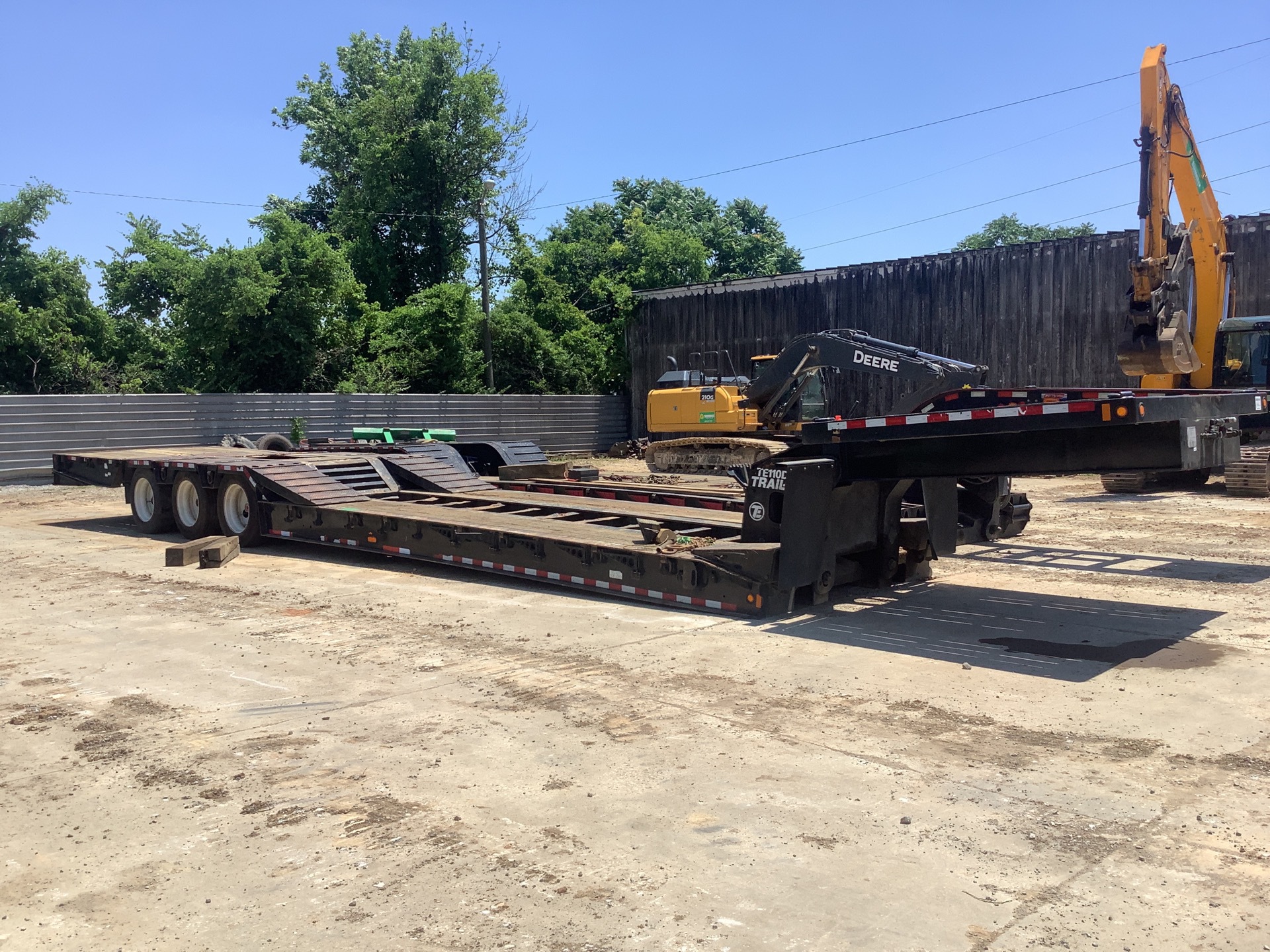 2018 Trail-Eze TE110DGHT 53 ft Tri/A Hydraulic Tail Trailer