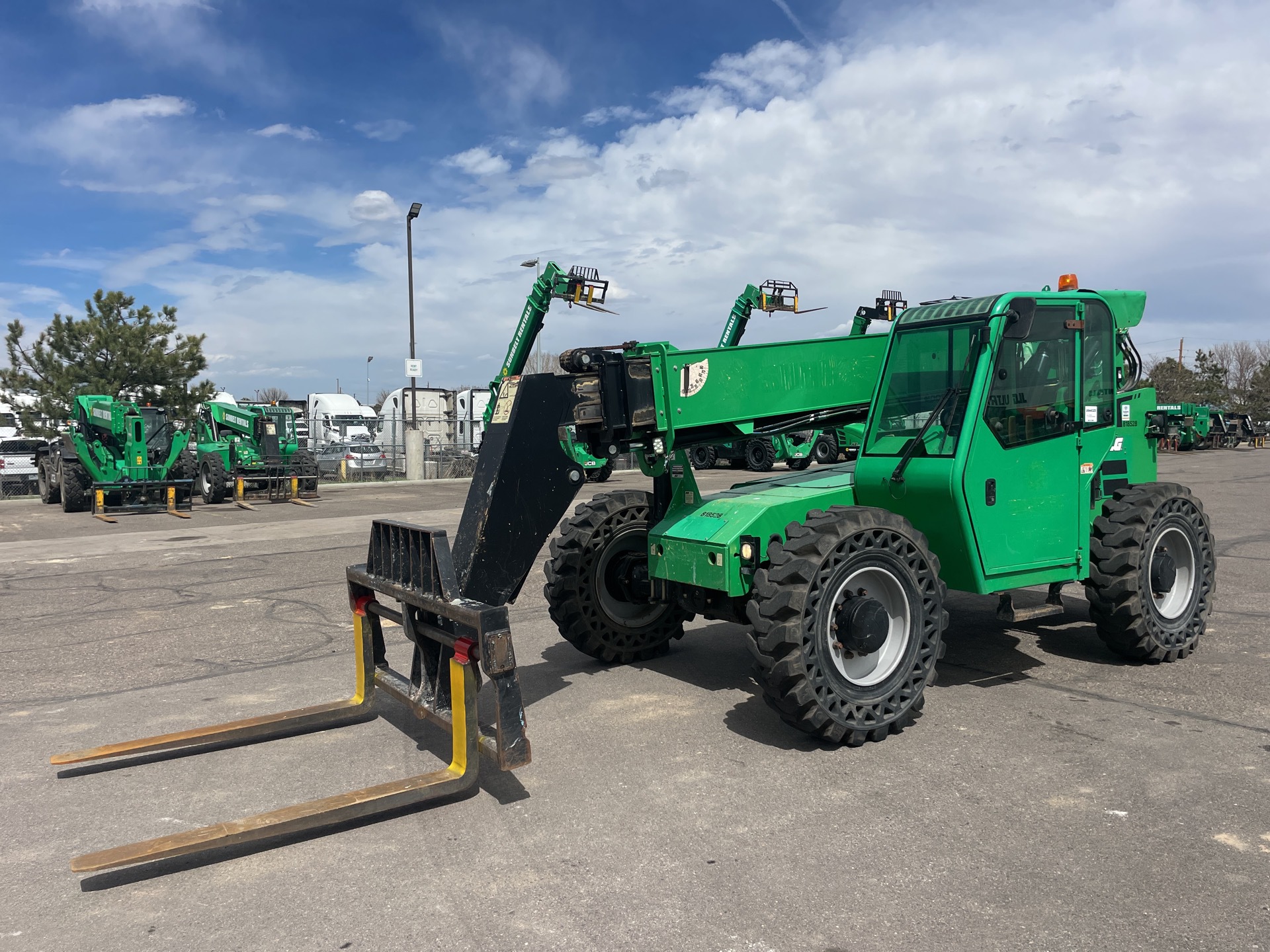 2016 SkyTrak 6042 Telehandler