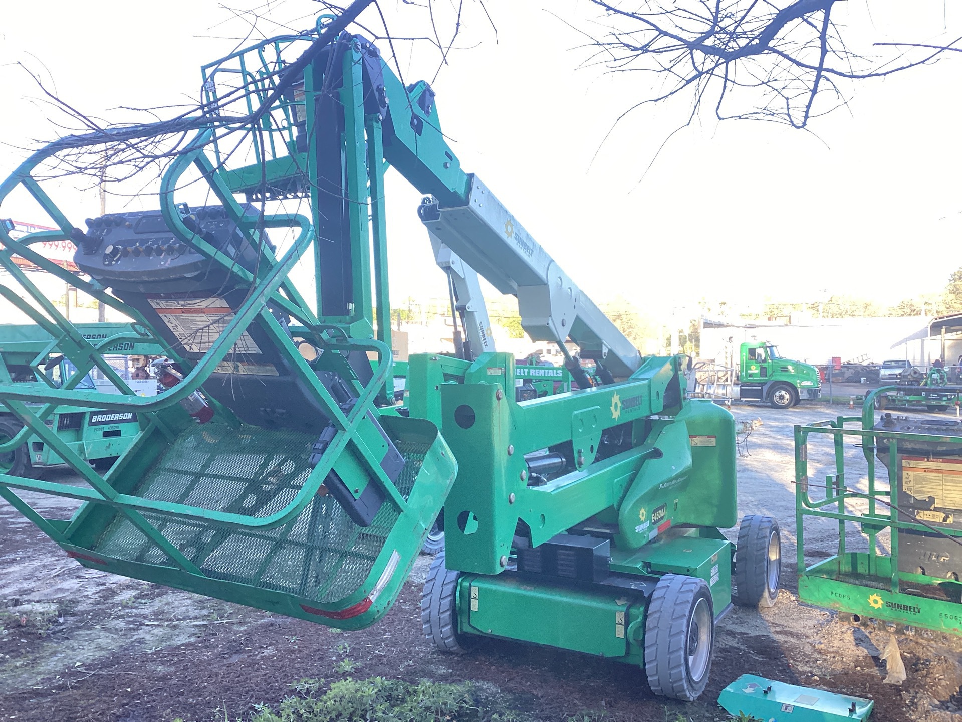 2015 JLG E450AJ Electric Articulating Boom Lift