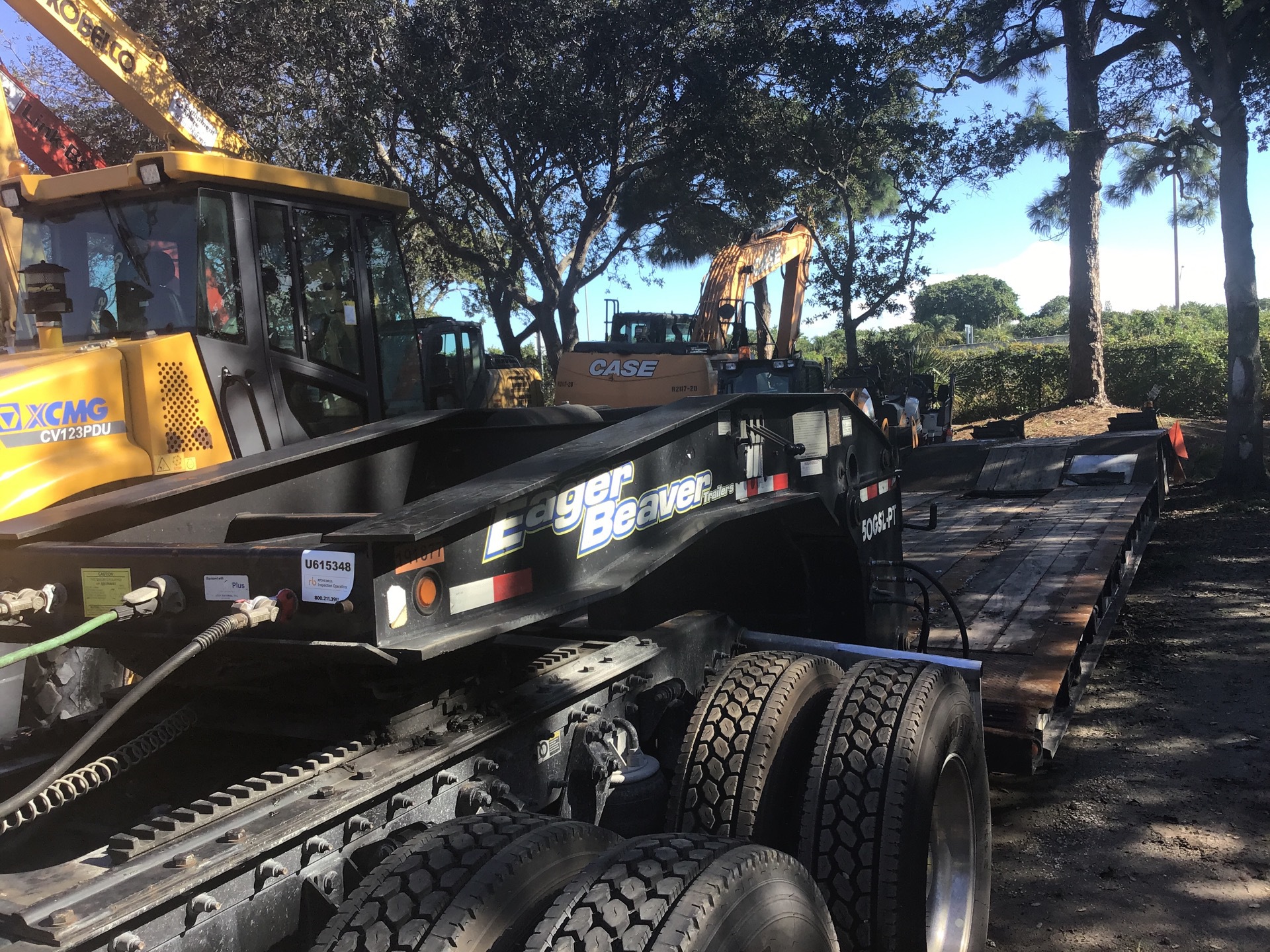 2013 Eager Beaver 50GSL 123700 lb T/A Removable Gooseneck Lowboy Trailer