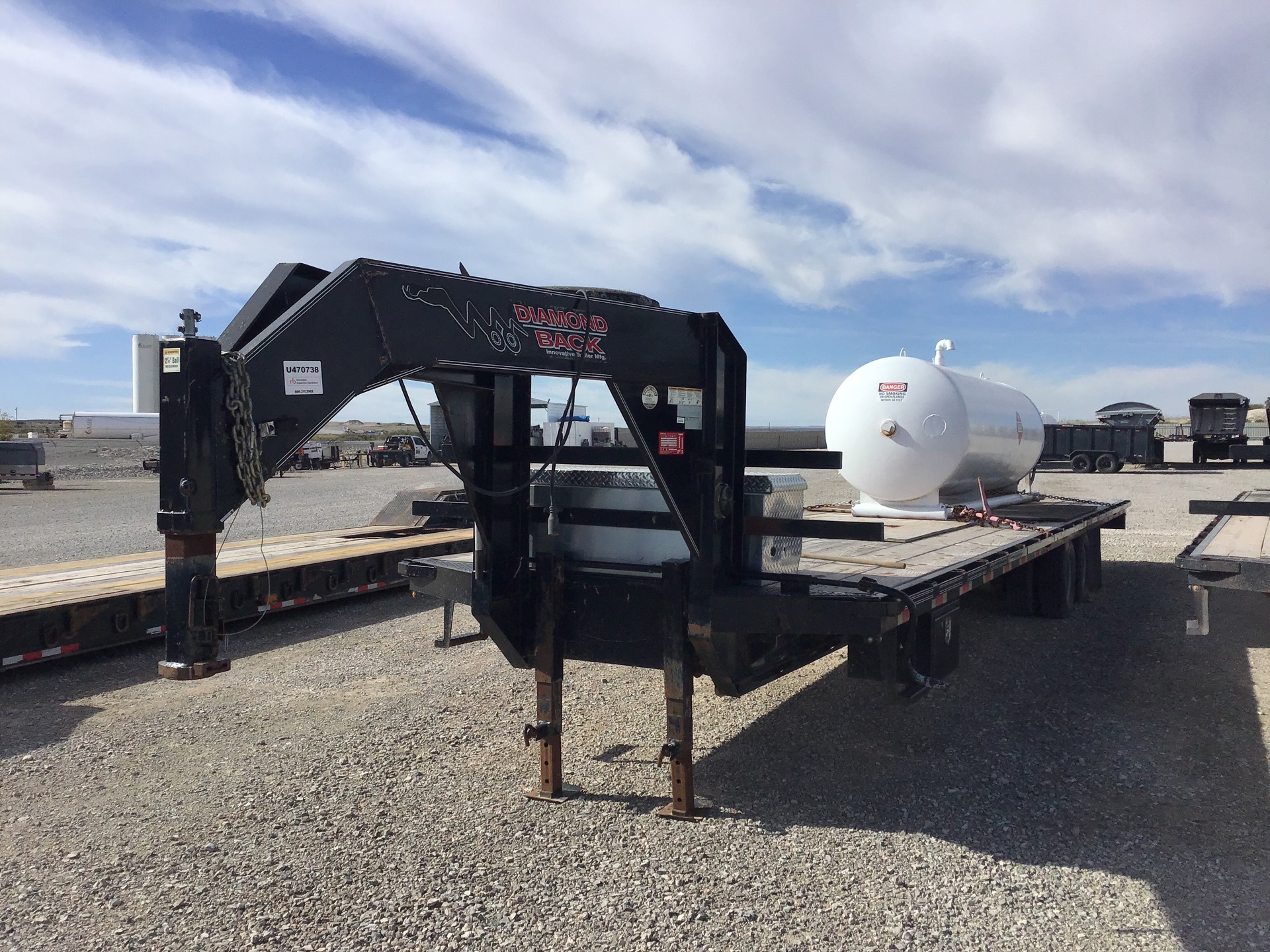 2014 Diamondback 36DB-26K36 36 ft T/A Gooseneck Flatbed Trailer