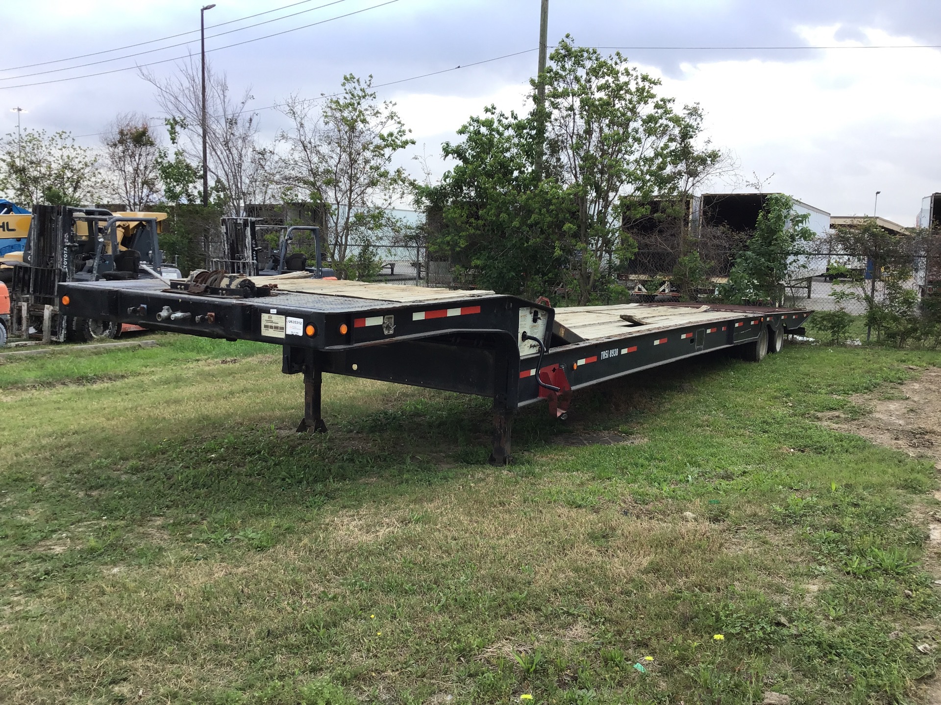 2012 Landoll  T/A Hydraulic Tail Trailer