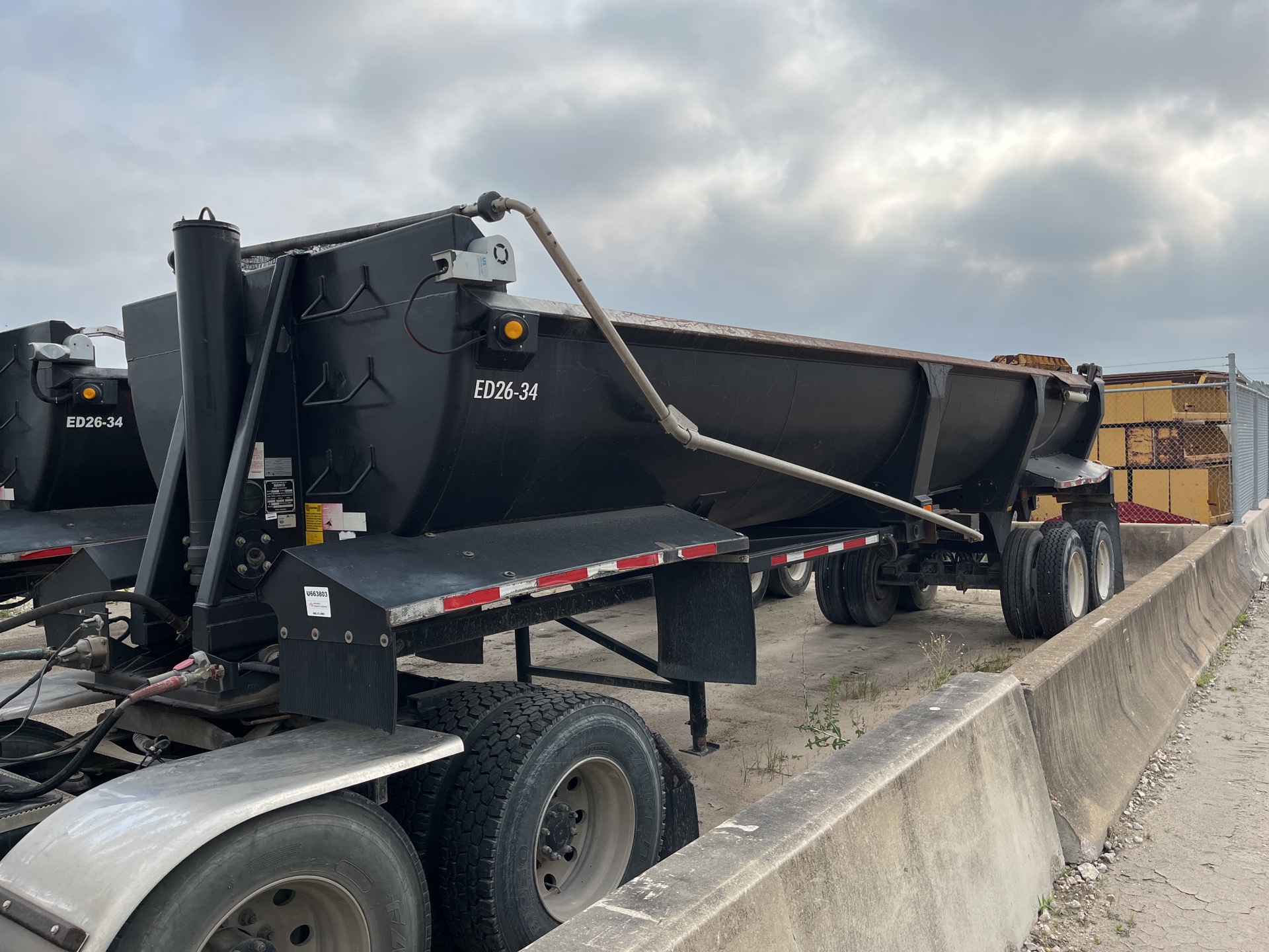 2017 Ranch 32 ft T/A End Dump Trailer