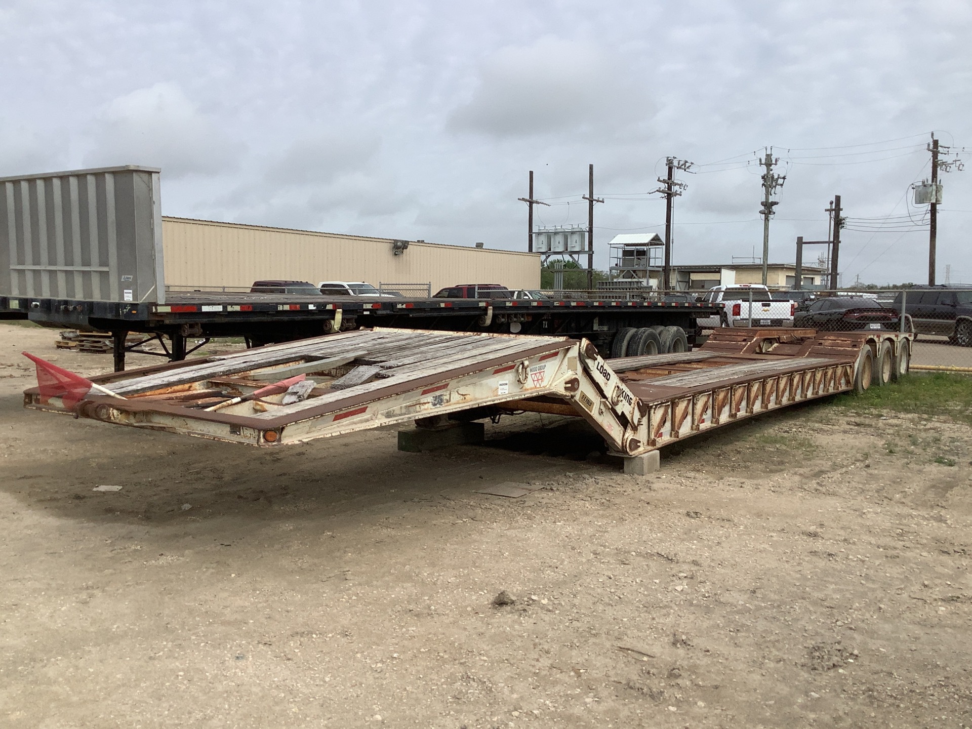 2003 Trail King 53 ft Tri/A Folding Neck Trailer