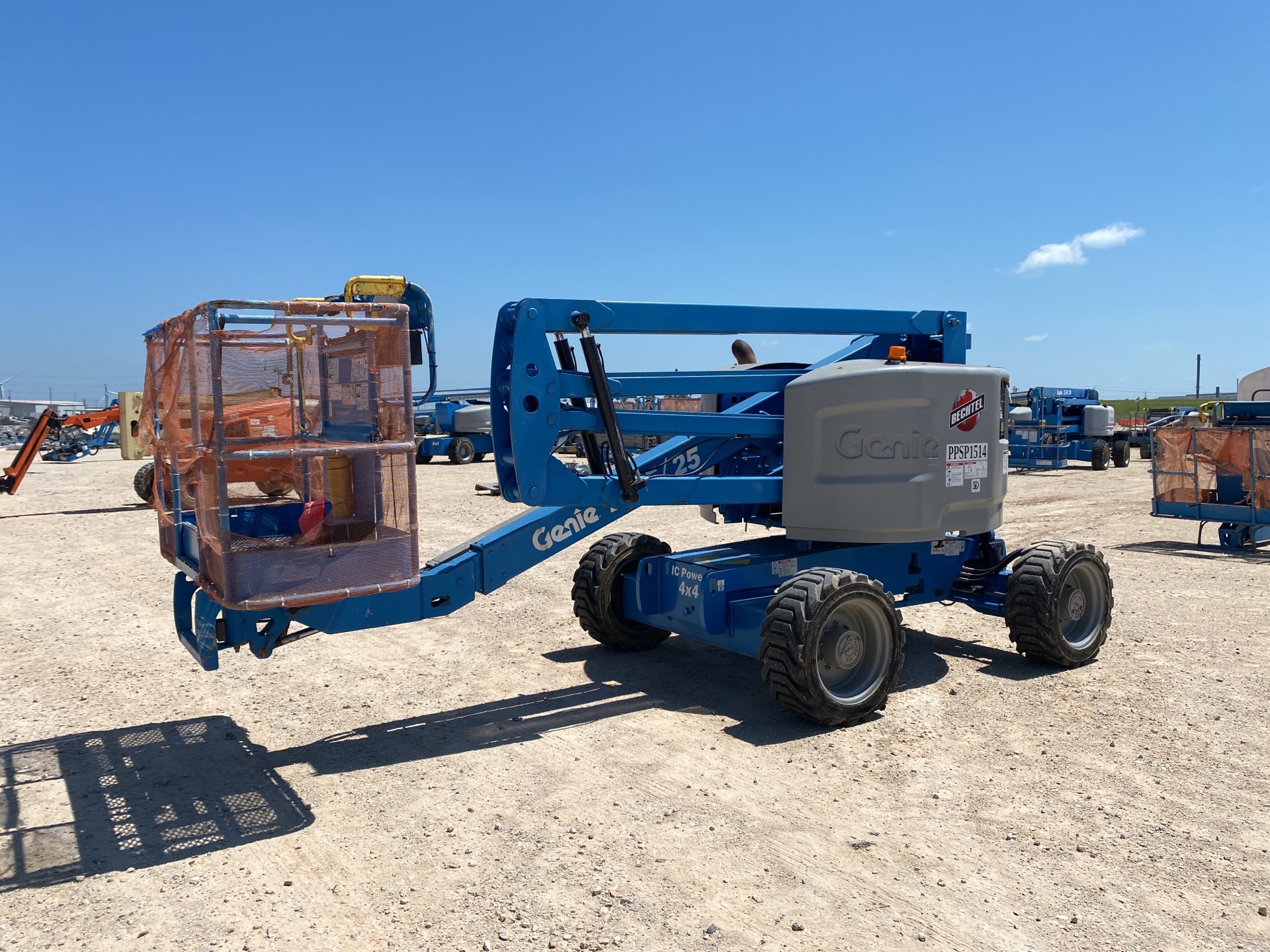 2015 Genie Z-45/25 4WD Diesel Articulating Boom Lift