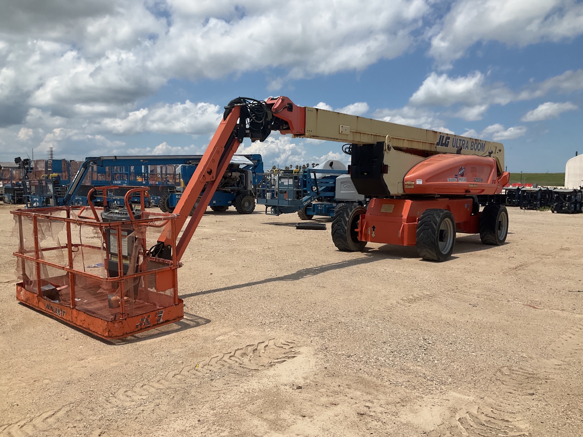 2015 Genie 1250AJP 4WD Diesel Articulating Boom Lift