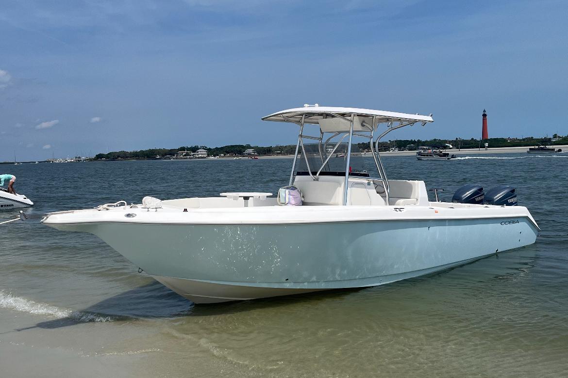 2004 Cobia 314 Center Console