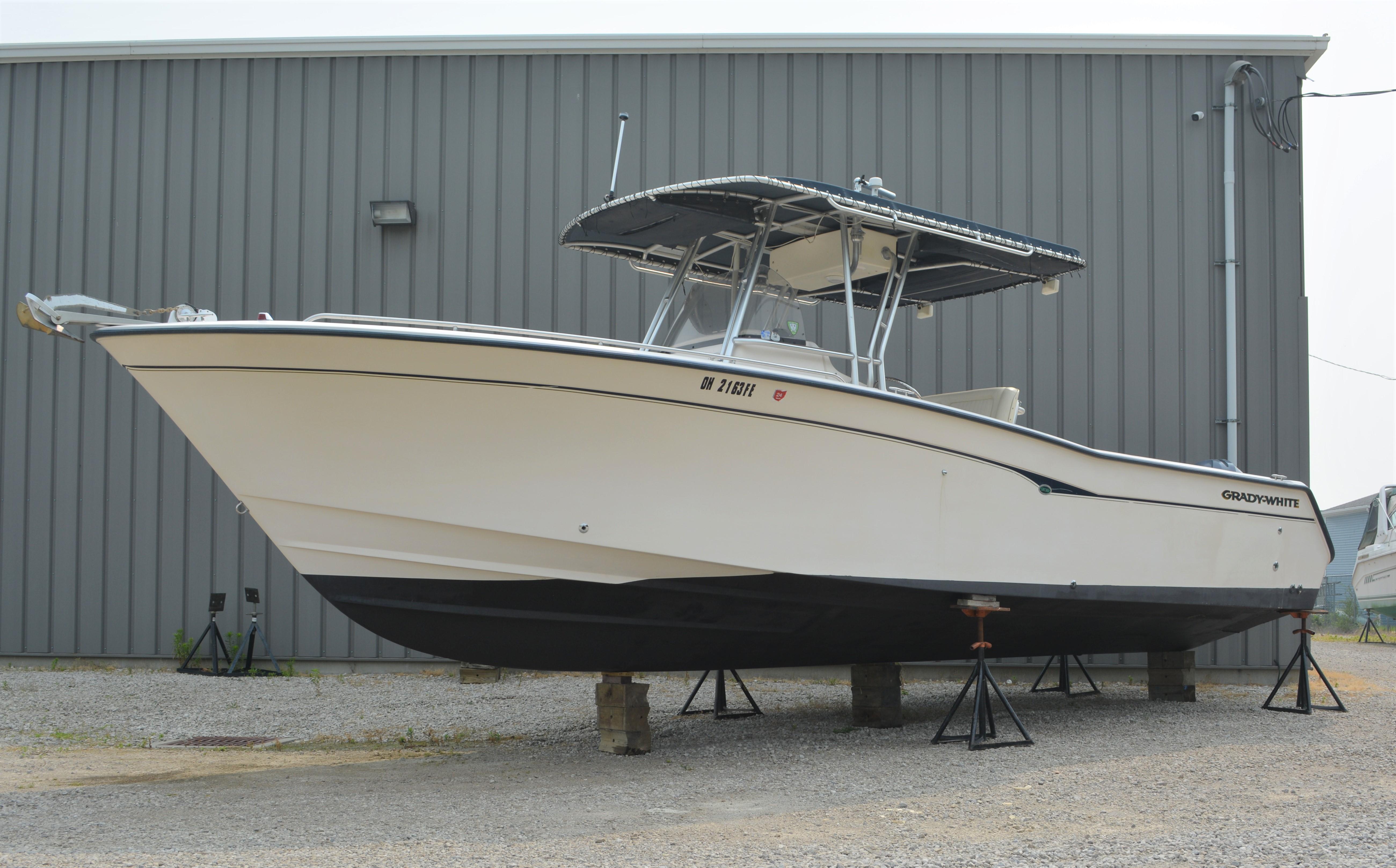 2004 Grady-White 306 Bimini