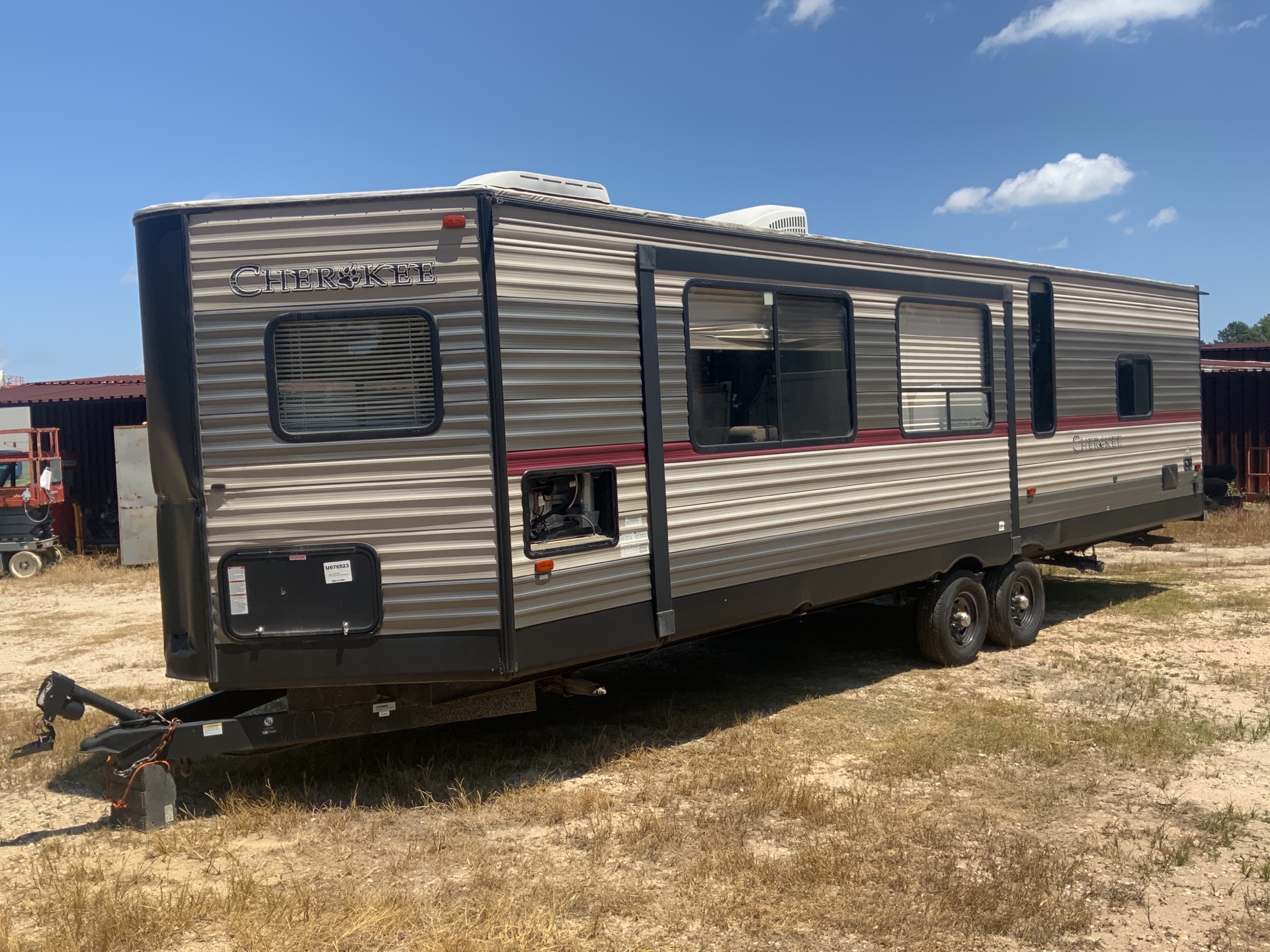 2018 Forest River Cherrokee 274VFK 27 ft T/A Travel Trailer