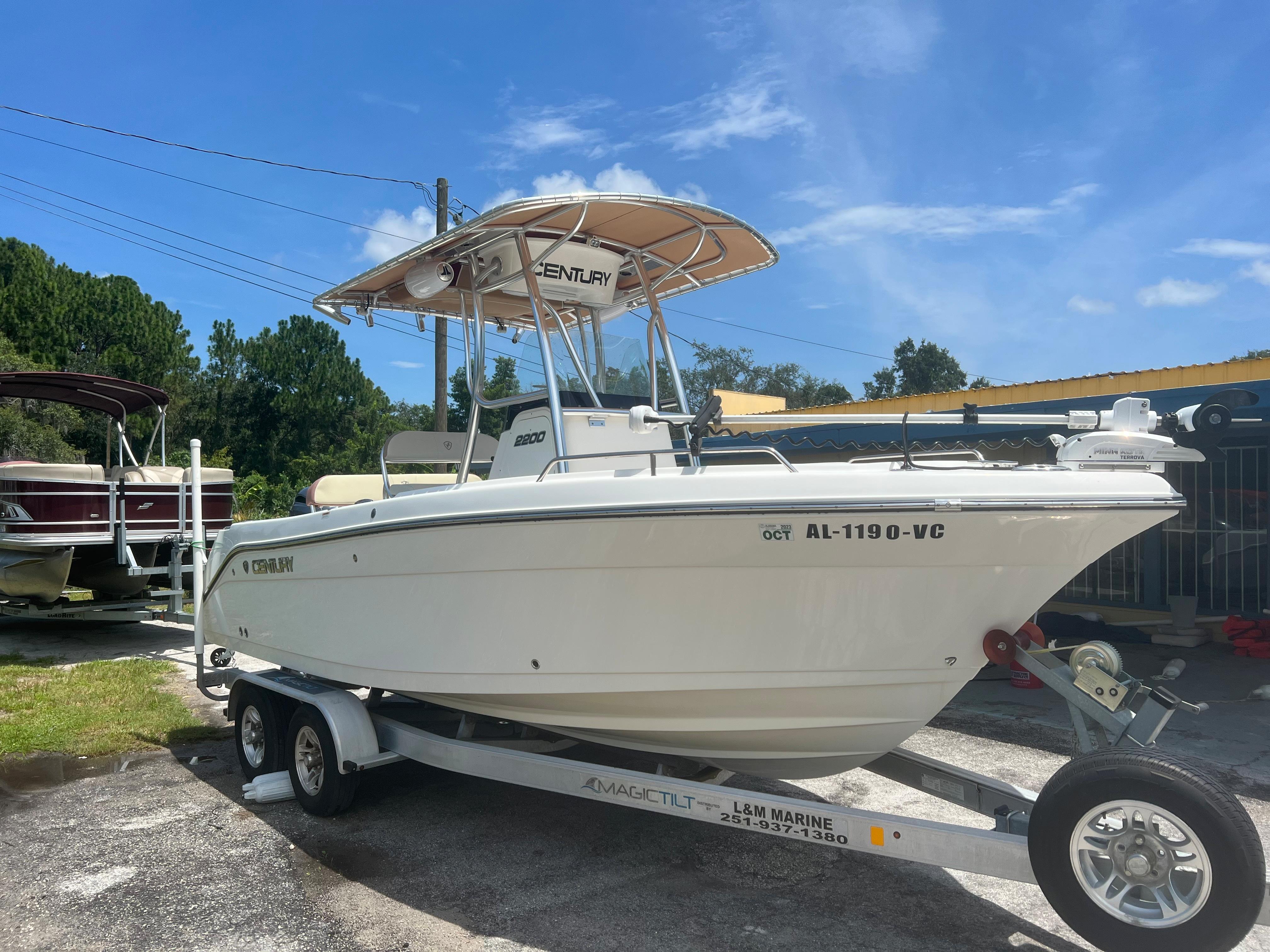 2019 Century 2200 Center Console