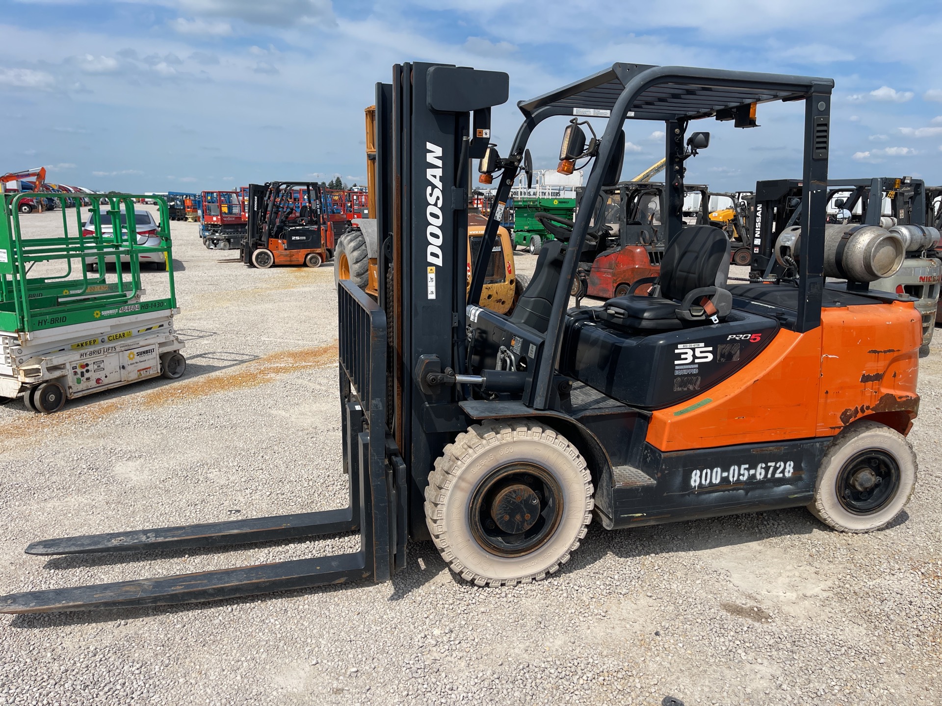 2015 Doosan G35S-5 6950 lb Pneumatic Tire Forklift