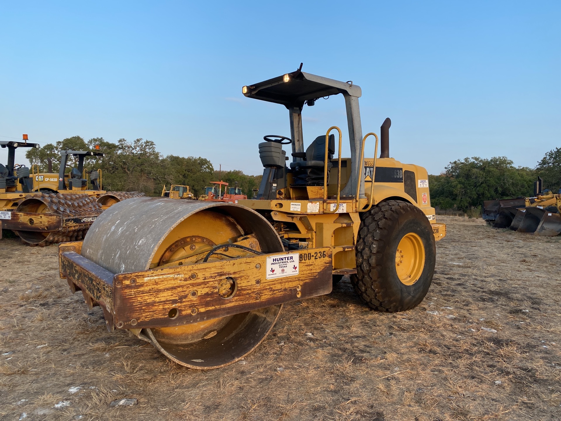 2000 Cat CS-563D Smooth Drum Compactor