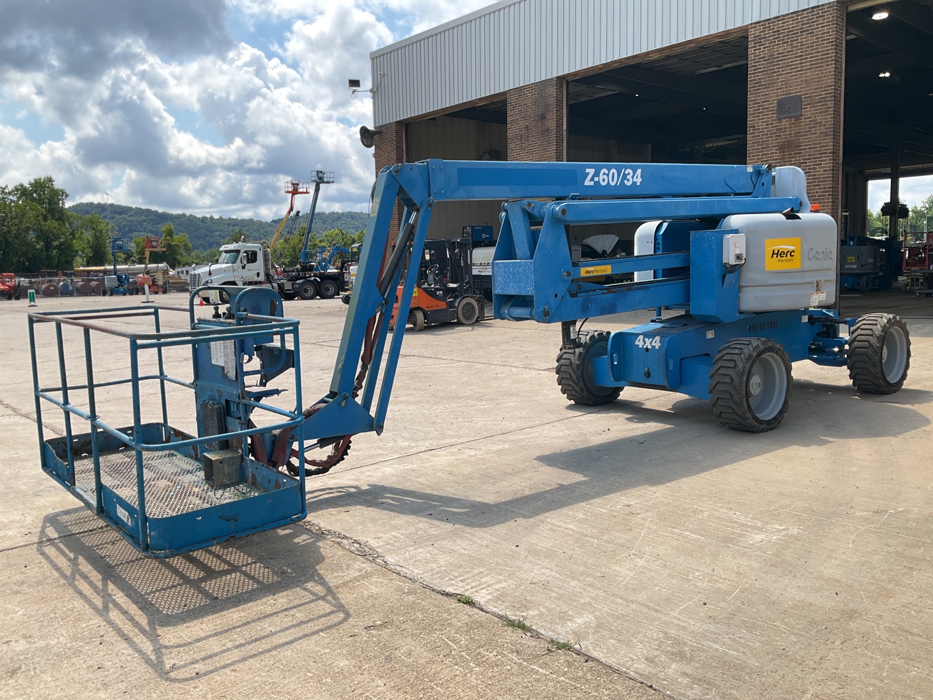 2014 Genie Z-60/34 4WD Diesel Articulating Boom Lift