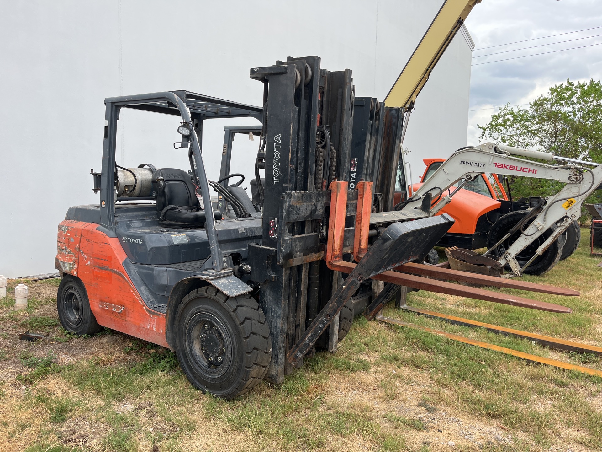 2015 Toyota 8FG45U 8500 lb Pneumatic Tire Forklift